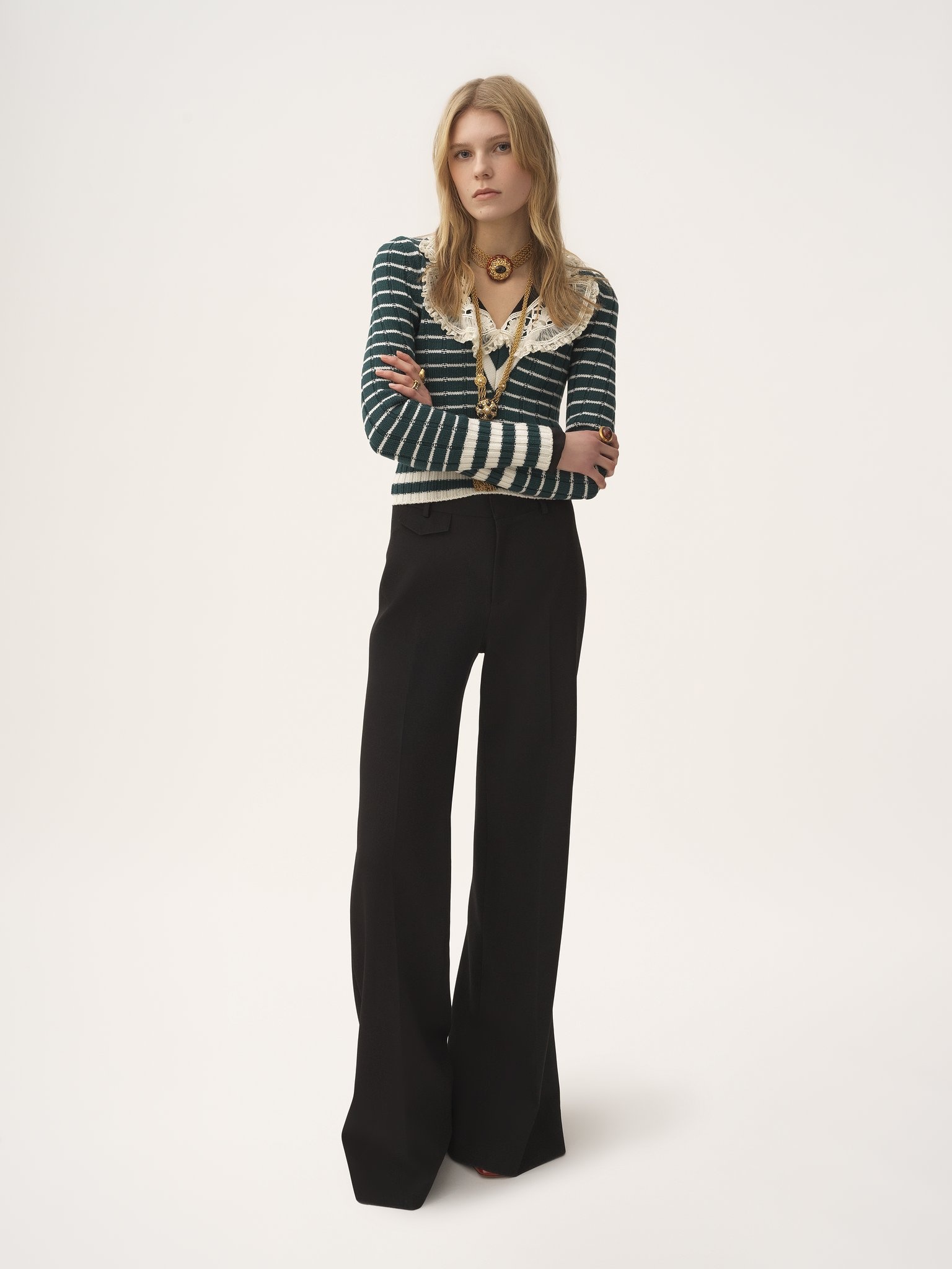V-NECK FITTED SWEATER IN A MERINO WOOL KNIT - 3