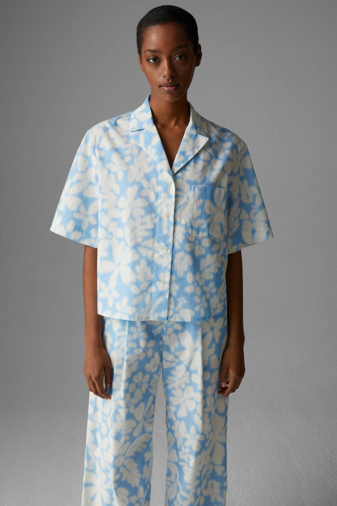 TAMEA SHORT SHIRT BLOUSE IN LIGHT BLUE/OFF-WHITE - 2