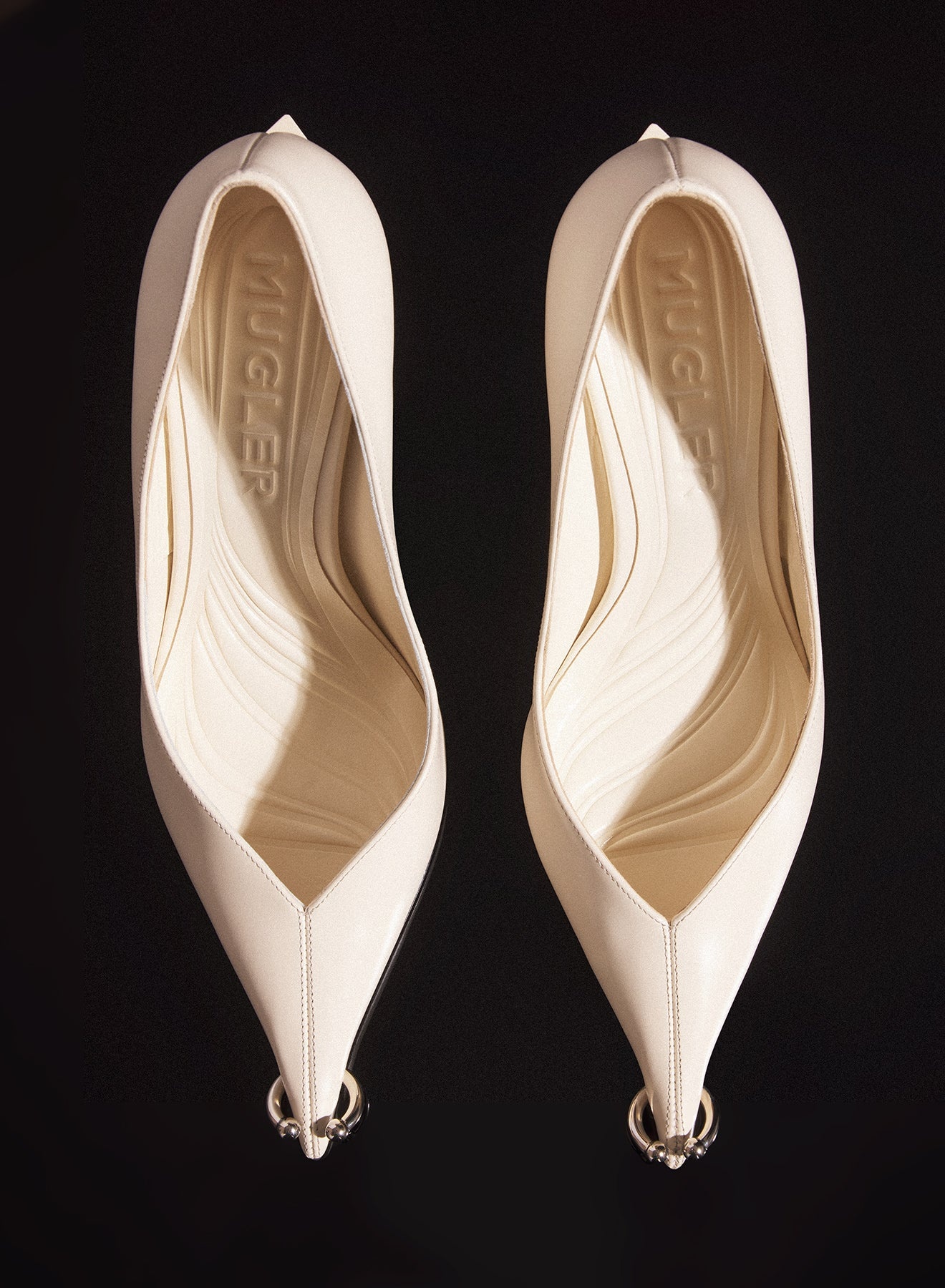 ivory leather piercing fang 95 pump - 4