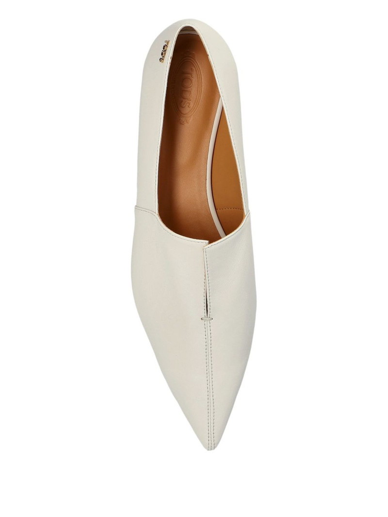 pointed-toe pumps 3
