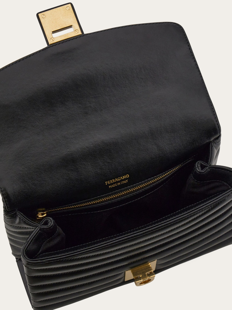 Quilted shoulder bag (M) 5