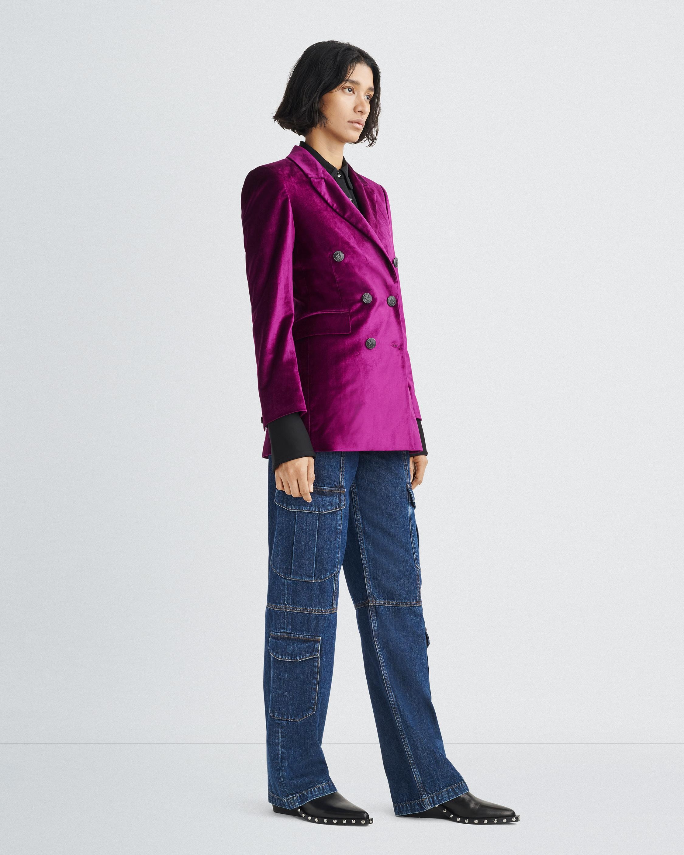 Opal Velvet Blazer
Classic Fit - 4