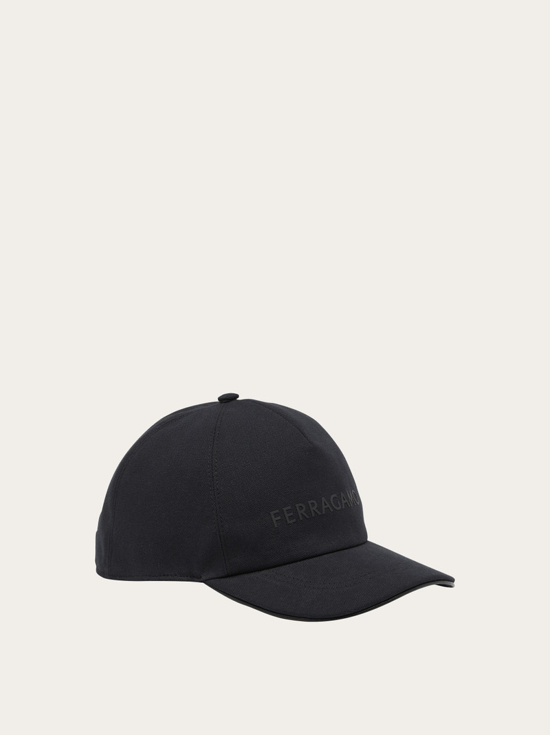 Baseball cap with signature 4