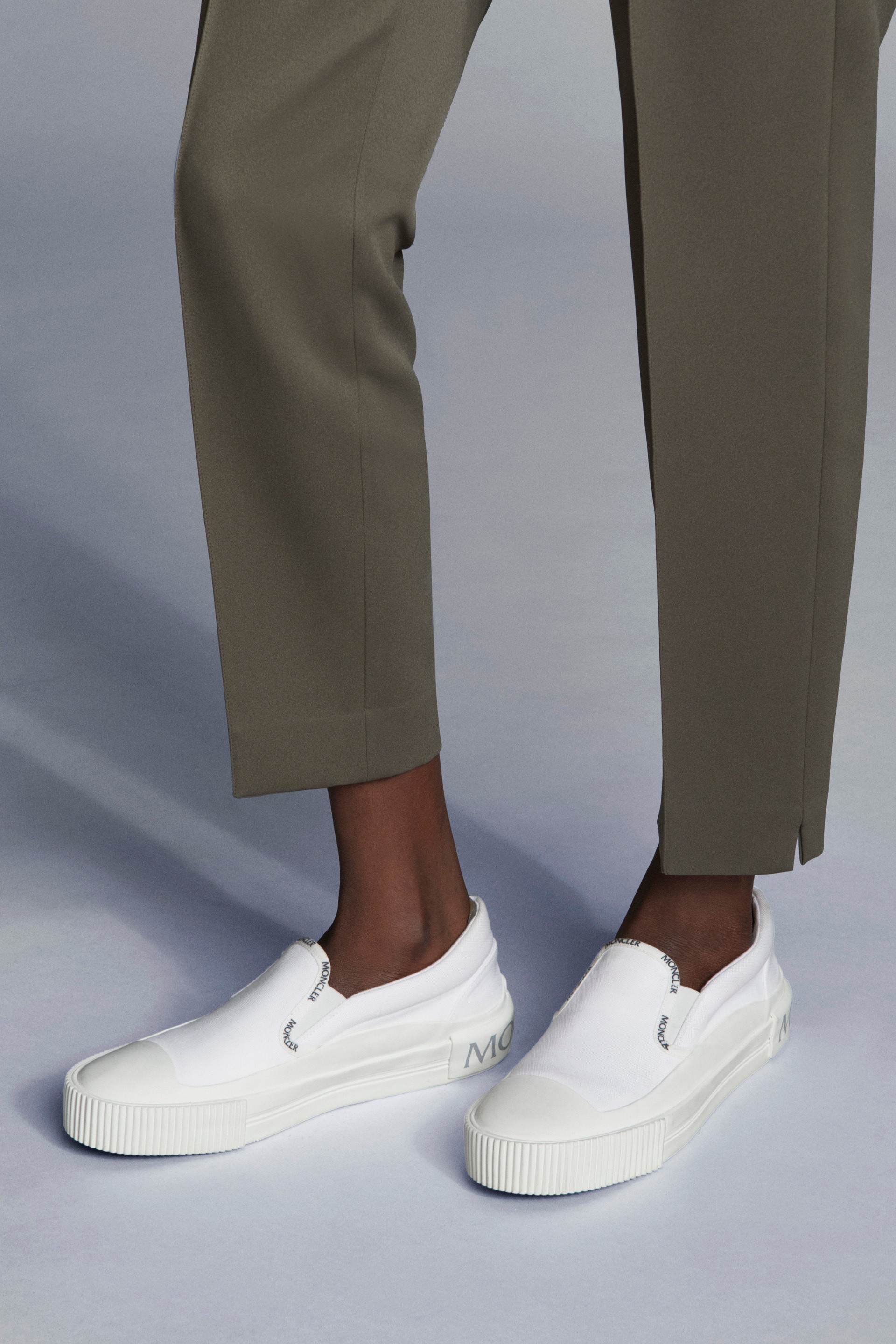 【送料&関税込】Moncler Glissiere Tri Slip-on Sneakers Moncler - Glissiere Tri slip-on sneakers