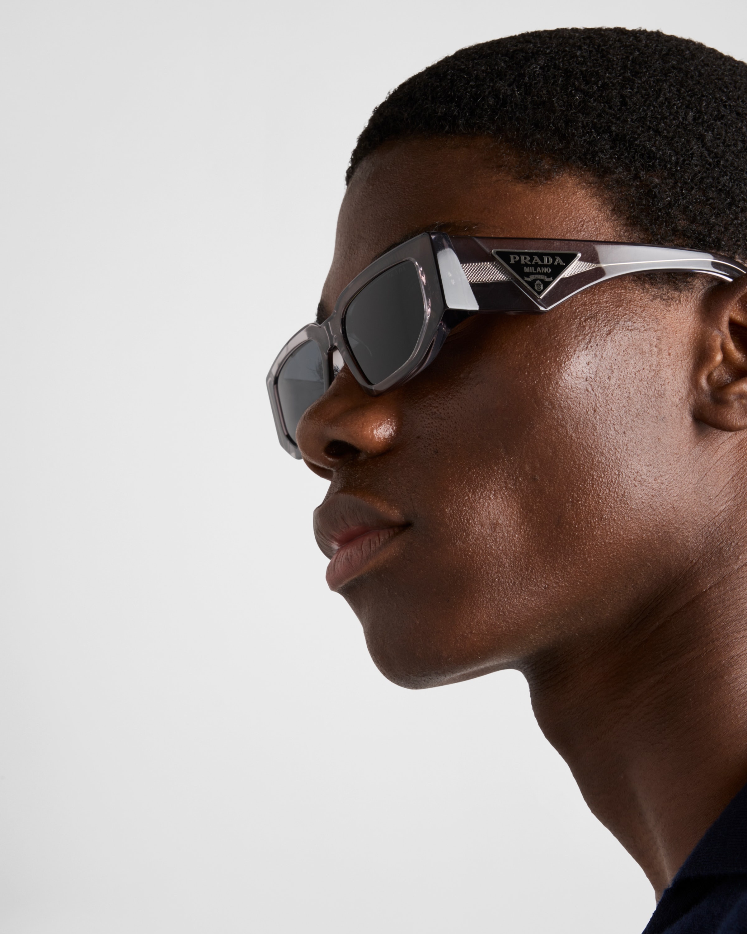 Sunglasses with triangle logo - 6