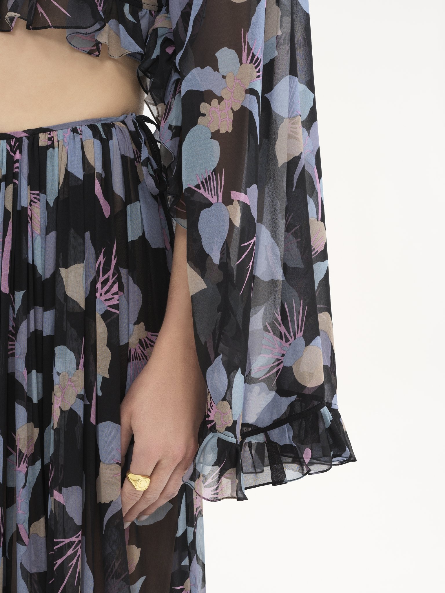 CROPPED V-NECK TOP IN SILK GEORGETTE - 7