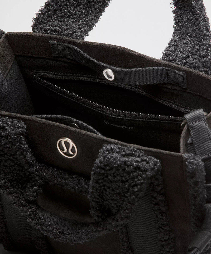 Boxy Mini Tote Bag 4.5L *Faux Shearling Trims 4