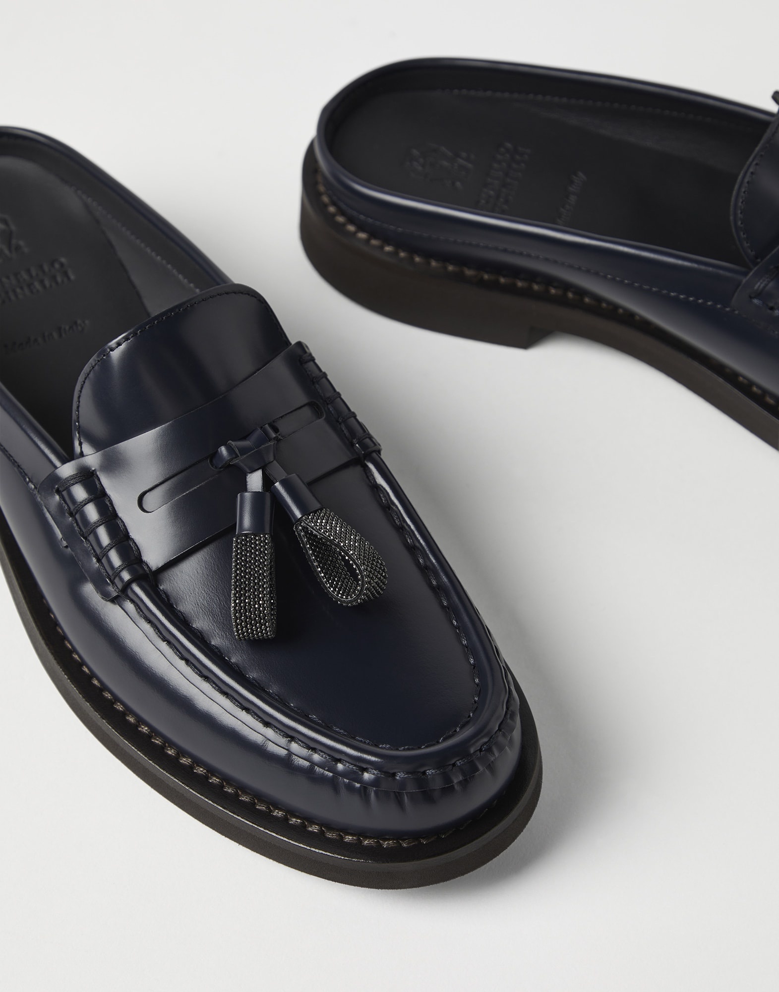 Minimal calfskin mules with shiny tassels - 3