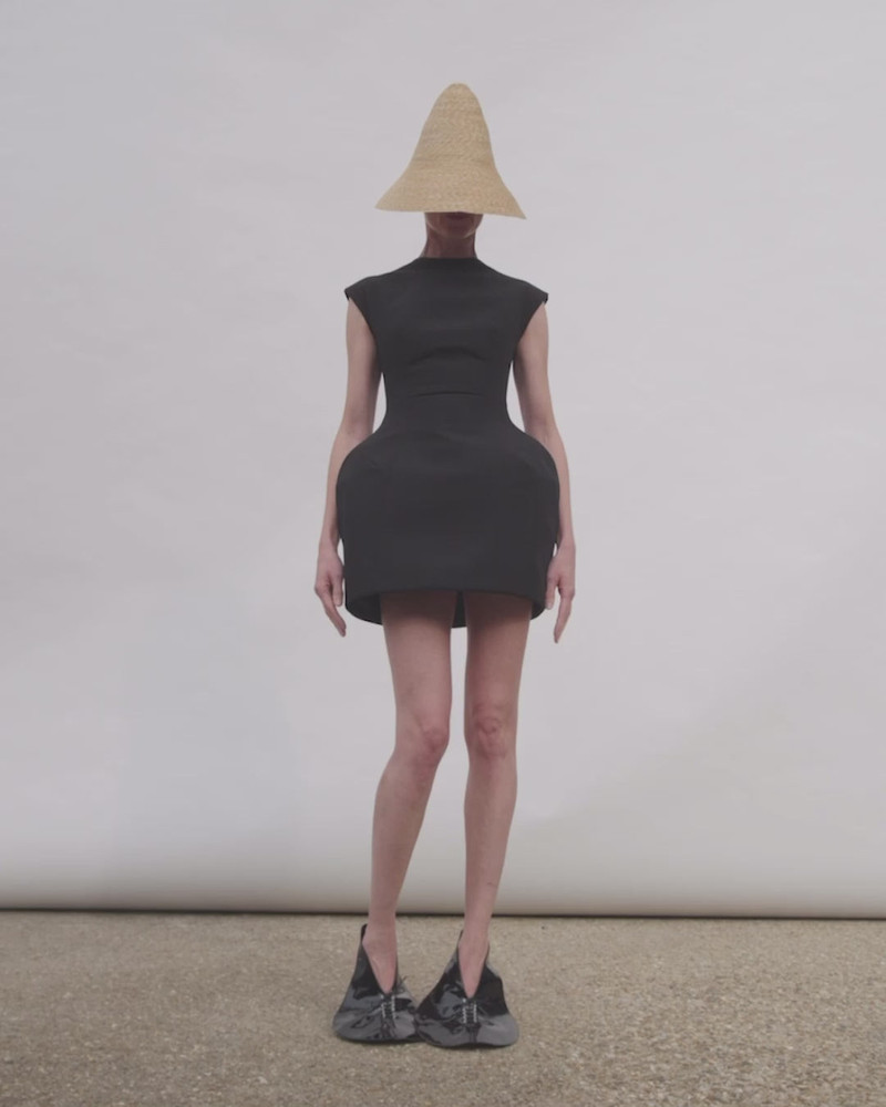 CLOSED NECKLINE SCULPTED SWAN DRESS BLACK 7