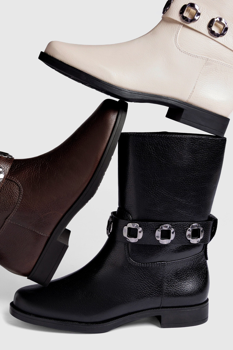 Milan Flat Bootie In Black Leather 5