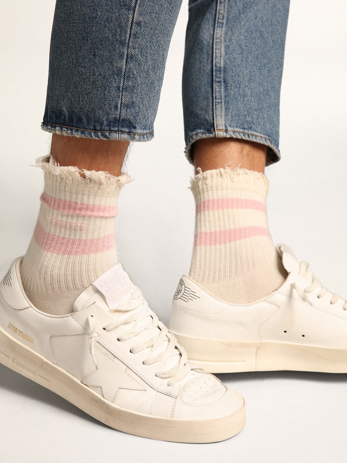 Distressed-finish white socks with baby-pink logo and stripes - 4
