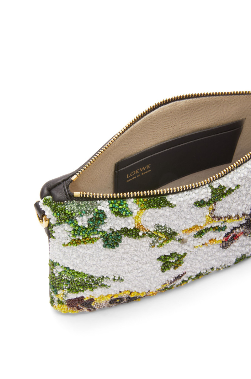 Small oblong pouch in beaded leather 6