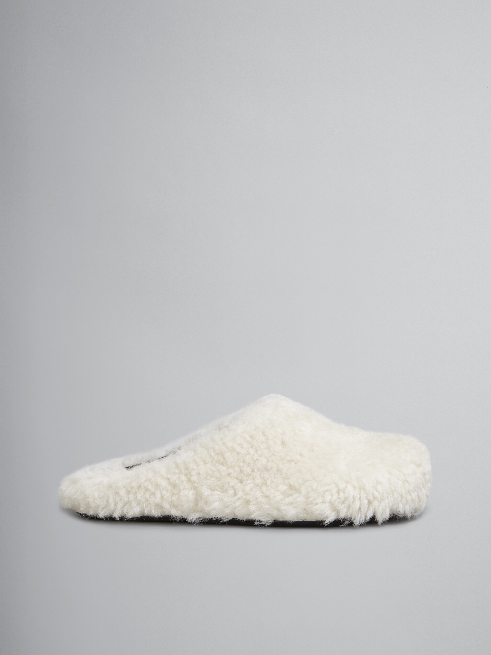 WHITE SHEARLING FUSSBETT SABOT - 1