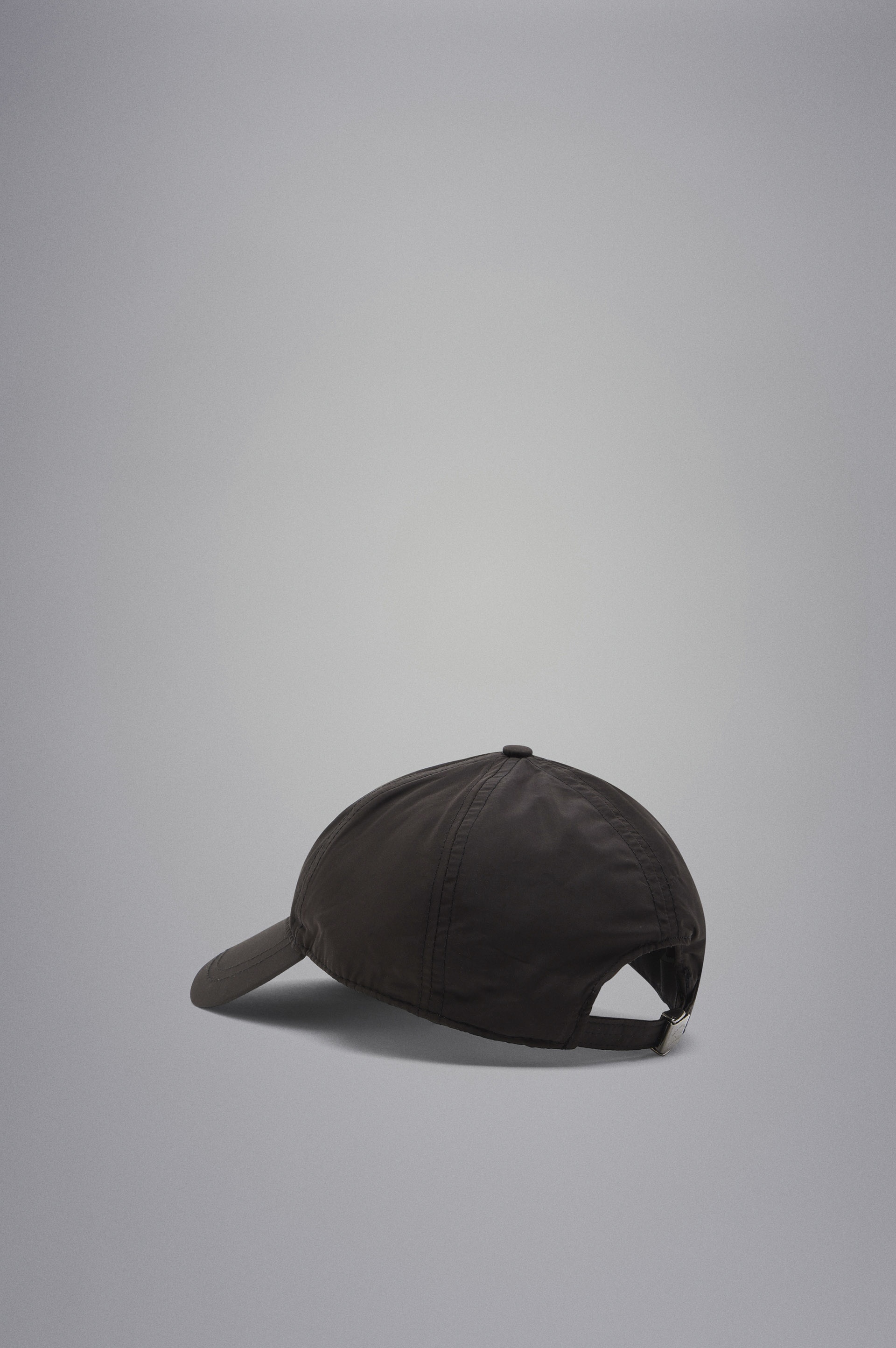 BASEBALL CAP WITH METAL PLATE - 3