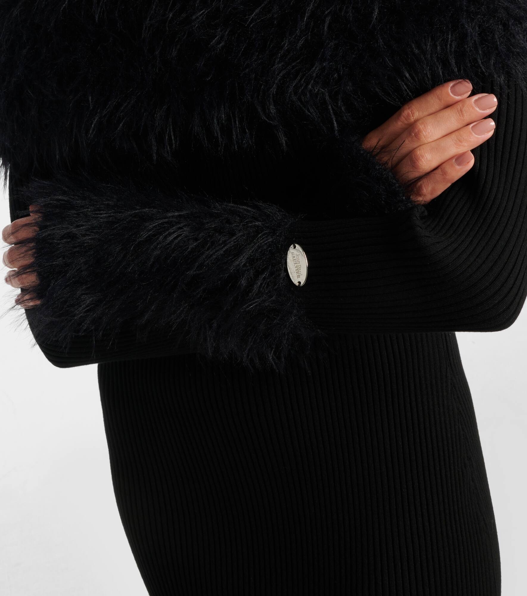 Ribbed-knit faux fur-trimmed maxi dress - 5
