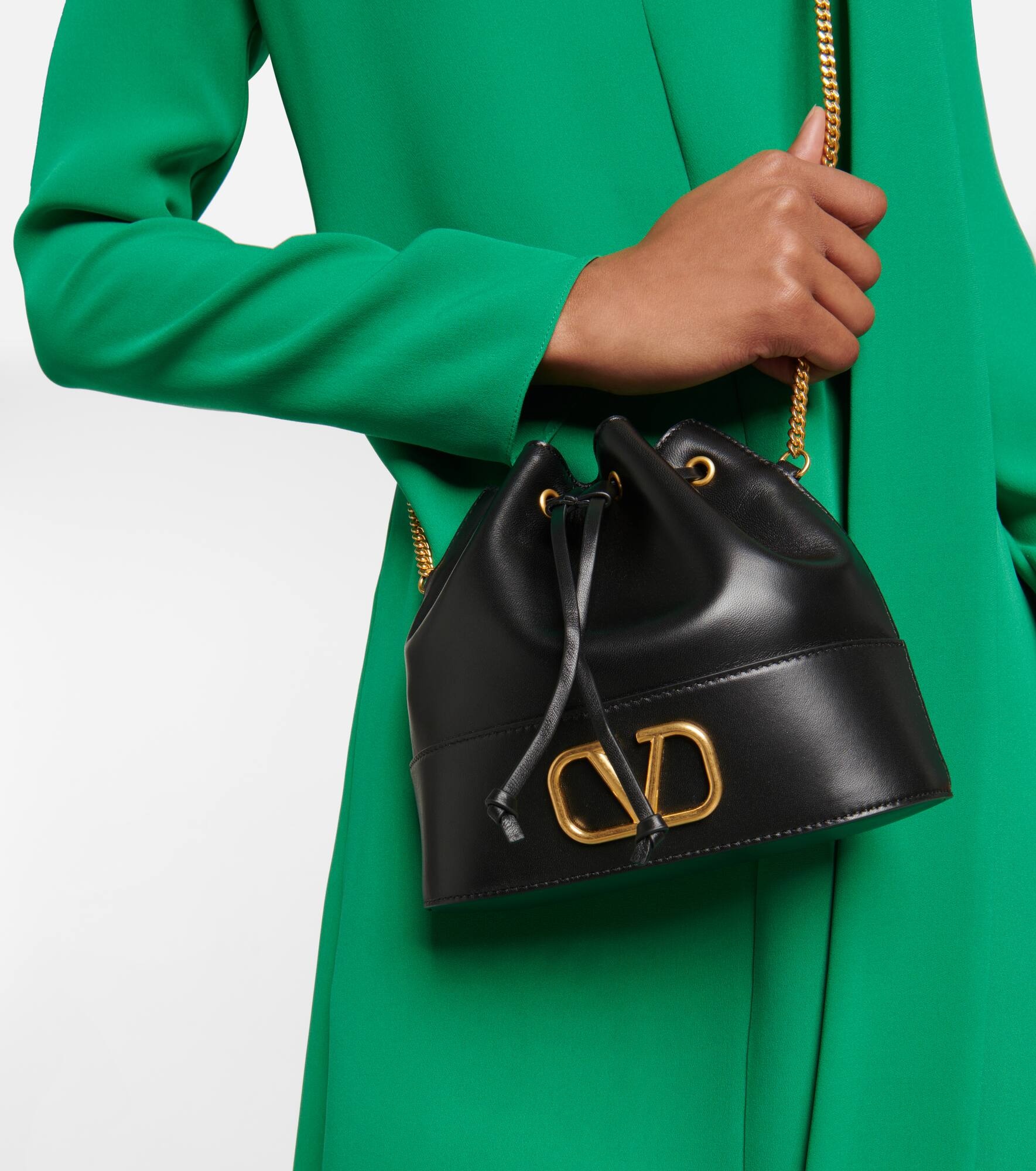 VLogo Signature Small leather bucket bag - 2