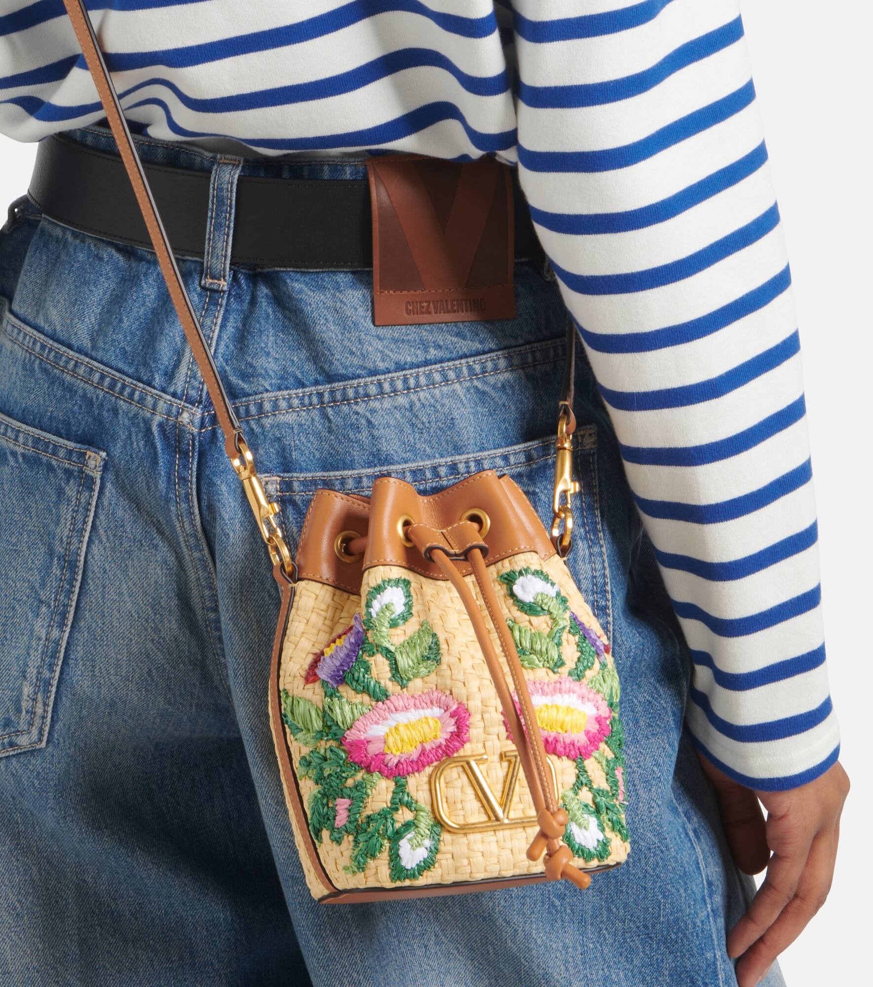 VLogo floral embroidered bucket bag - 2