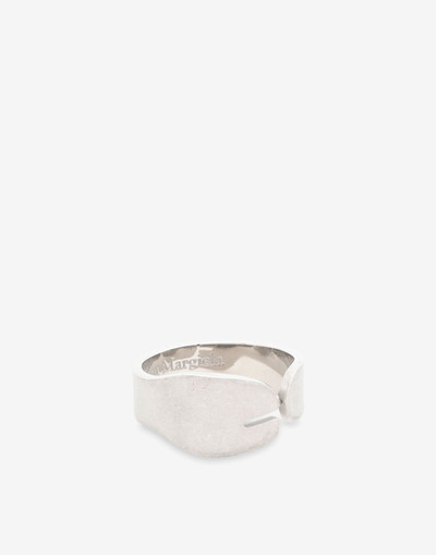 Maison Margiela Tabi ring outlook