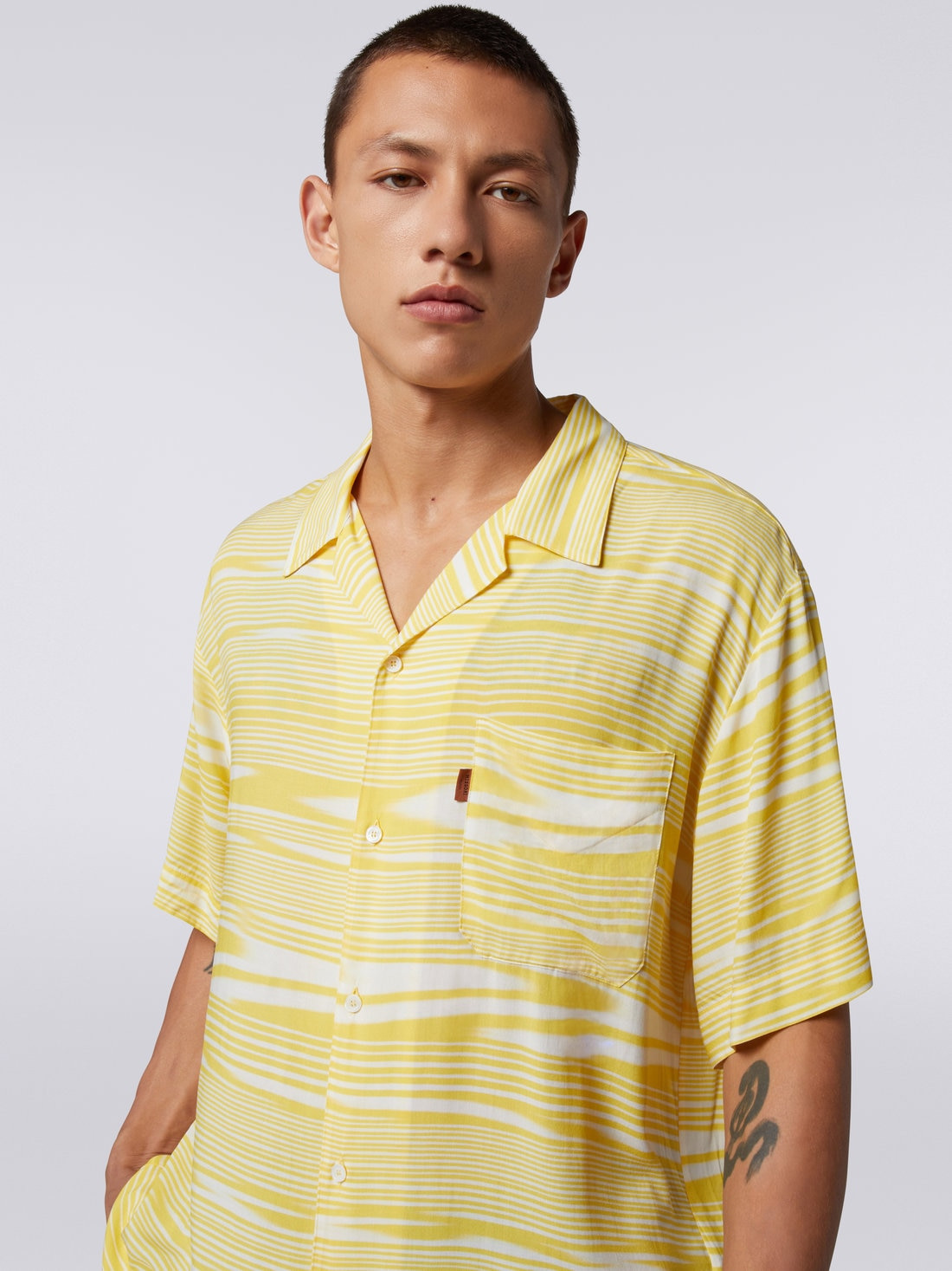 Short-sleeved viscose bowling shirt - 5