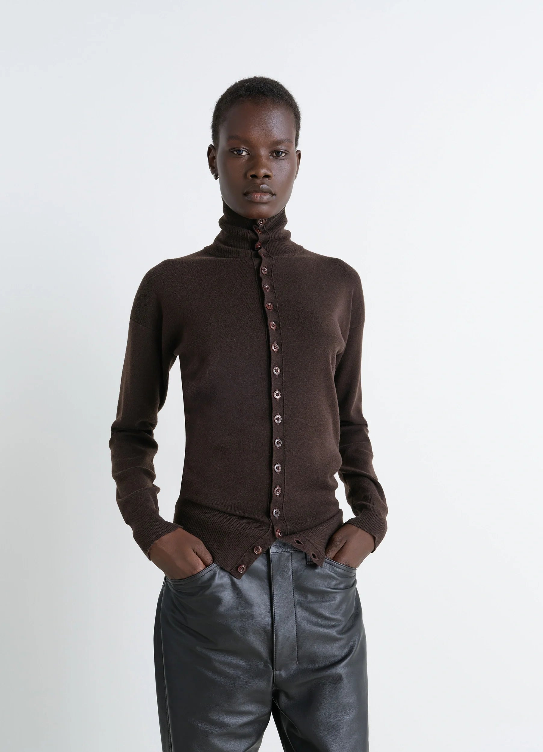 BUTTONED FITTED CARDIGAN - 2