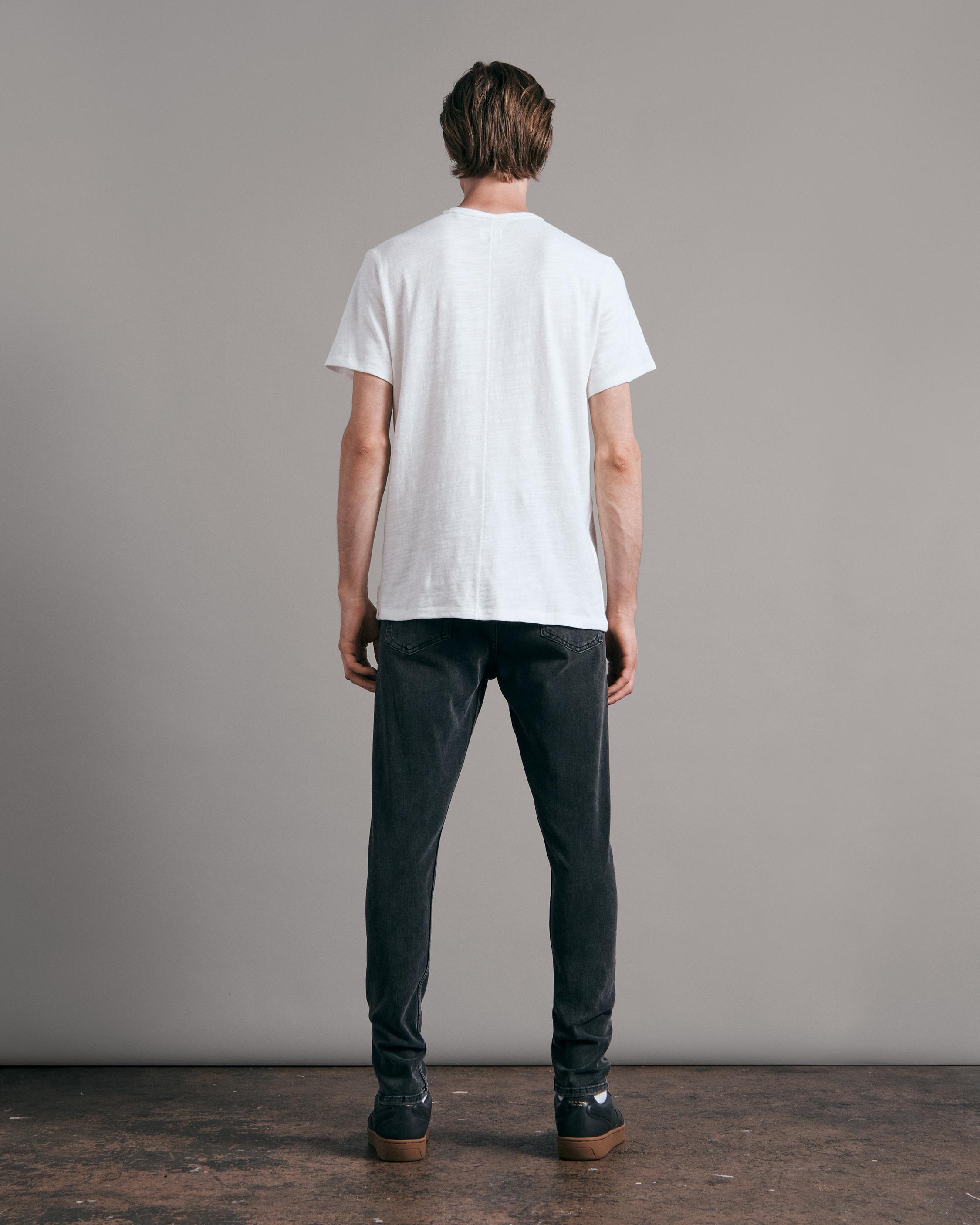 Fit 1 - Wolcott
Skinny Fit Black Aero Stretch Jean - 4