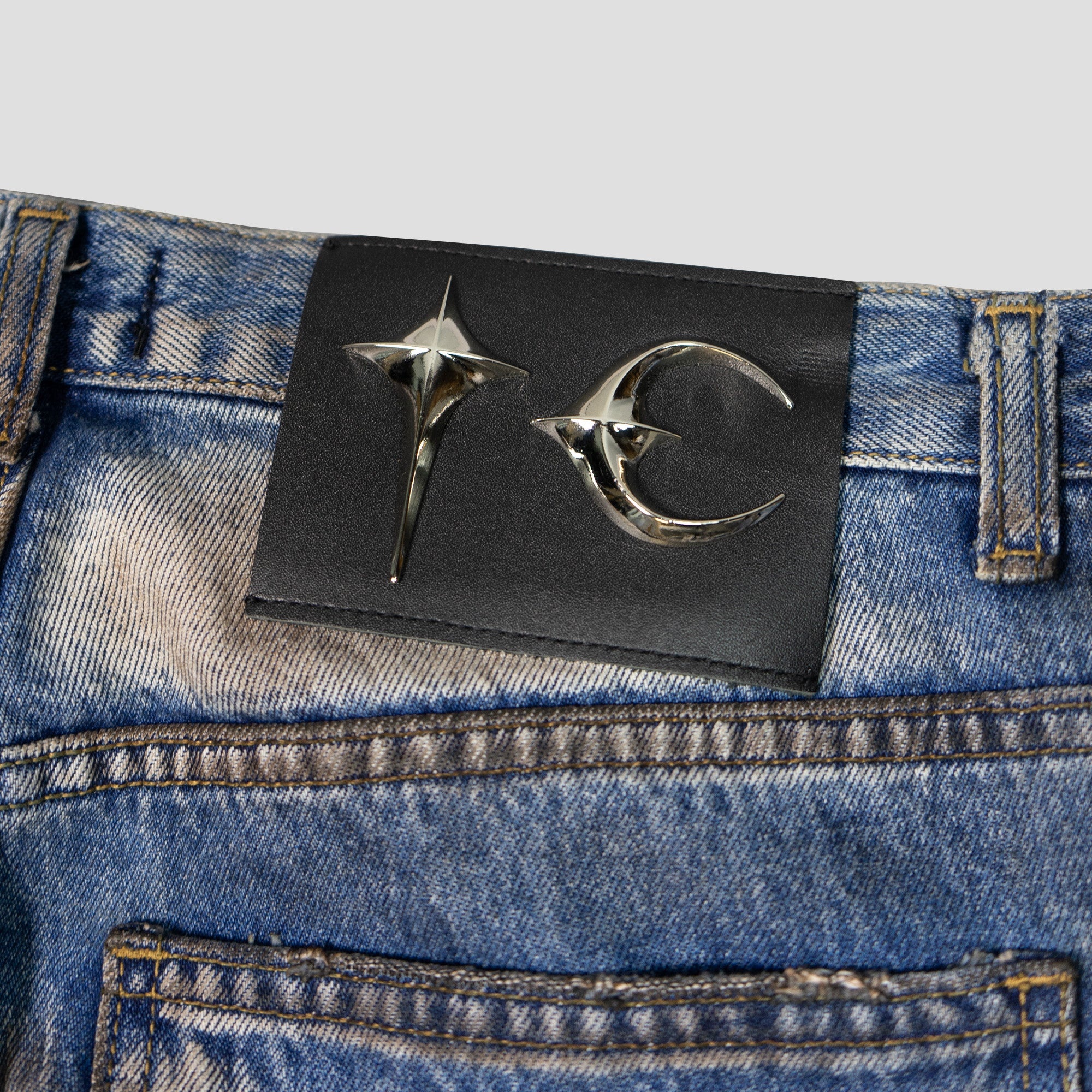 DISTRESSED DENIM JEANS - 5