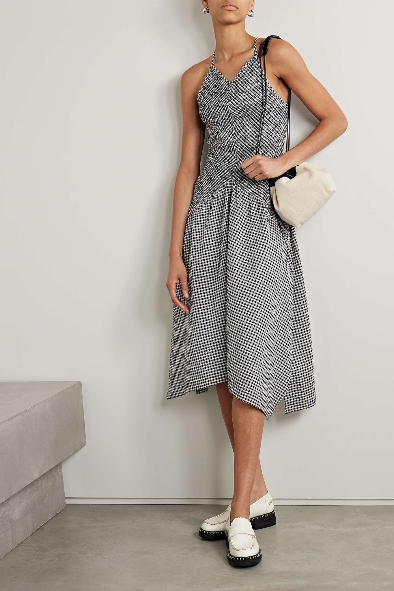 Asymmetric shirred gingham seersucker midi dress - 2