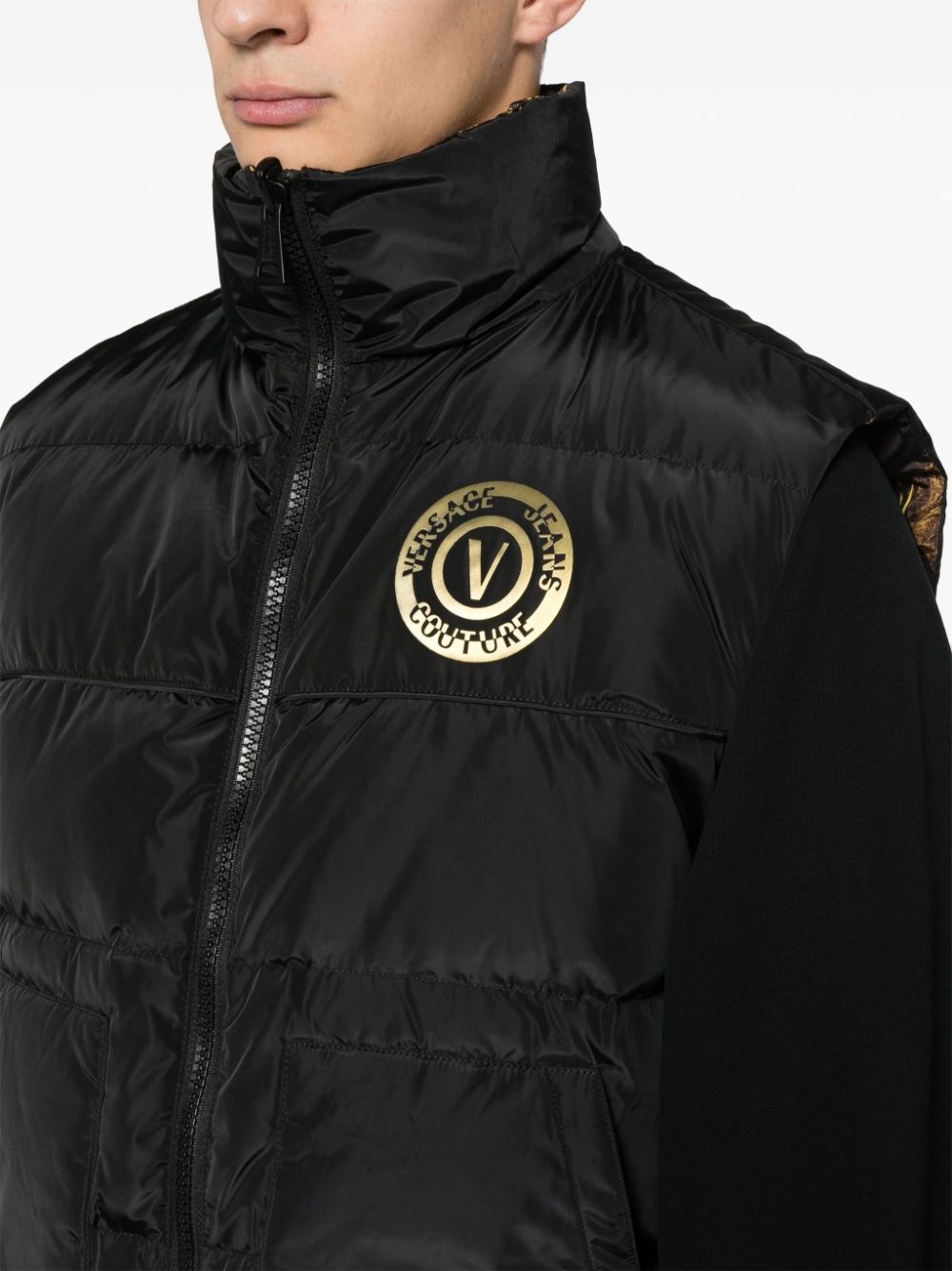baroque-print reversible padded gilet - 6