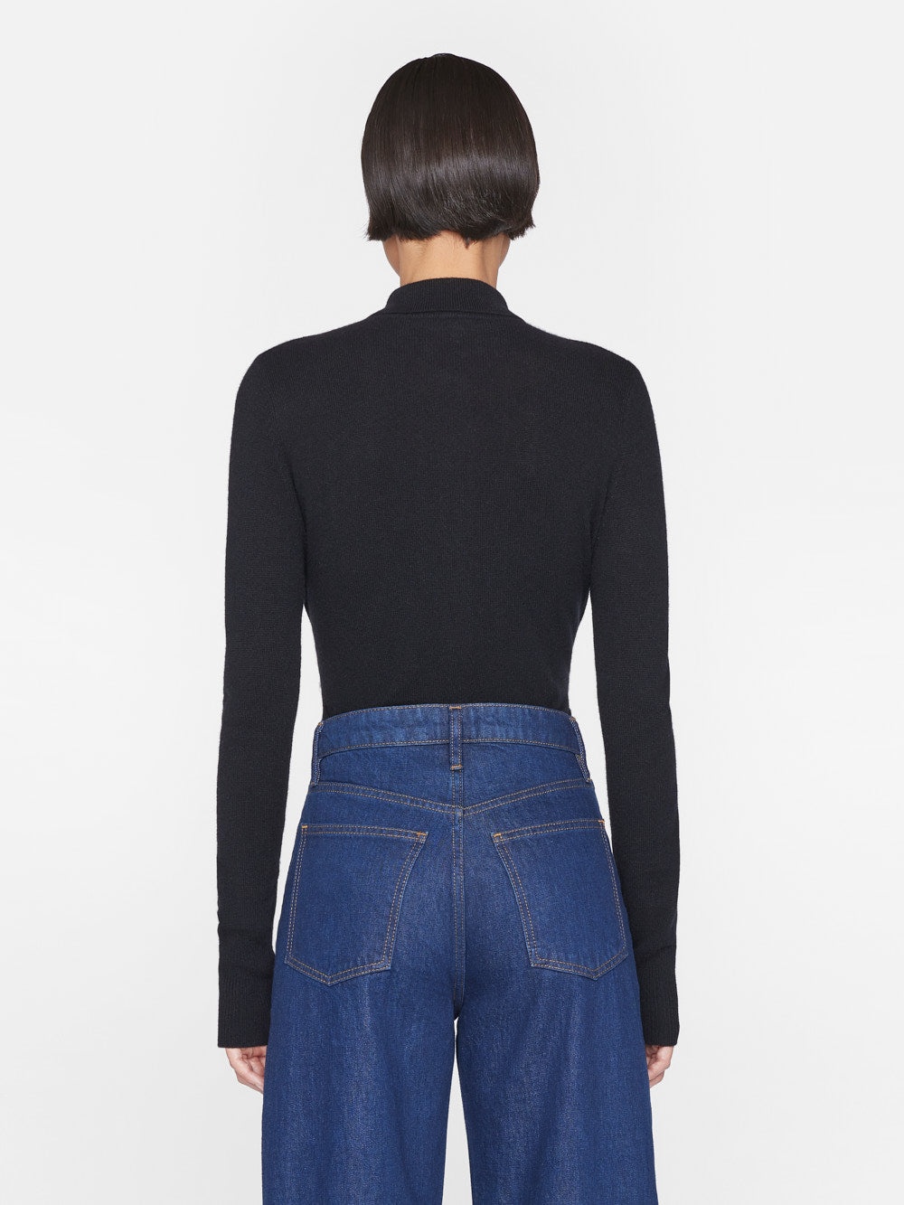Shrunken Cashmere Cardi in Noir - 7