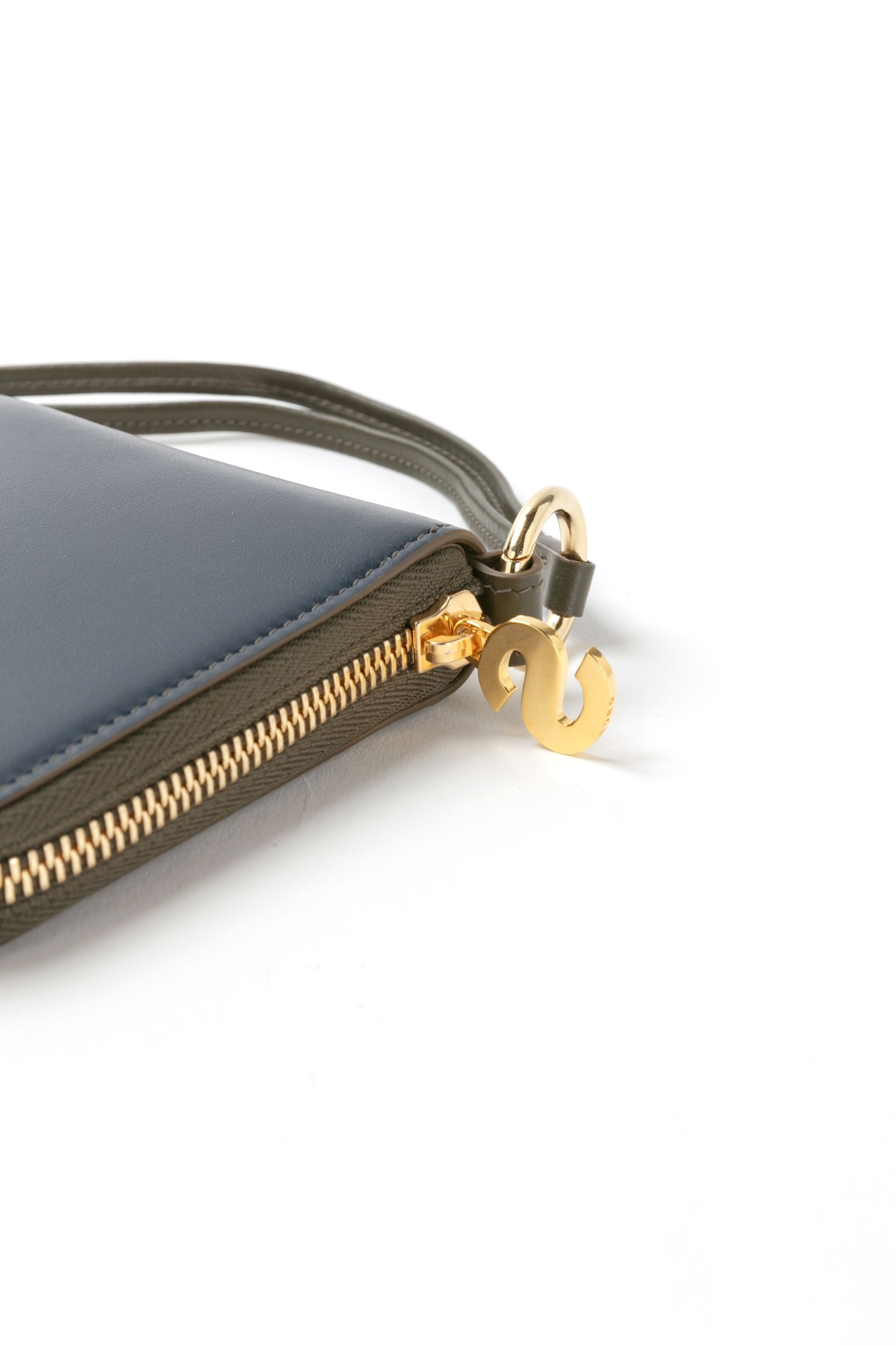【sacai】Bicolor Half Fold Wallet sacai Bicolor Half Fold Wallet | REVERSIBLE