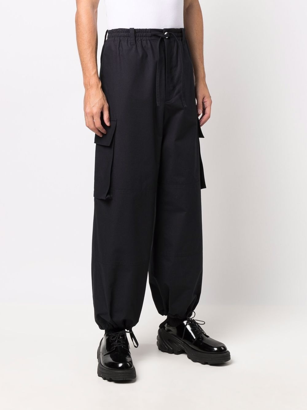 wide-leg cargo-pocket trousers - 3