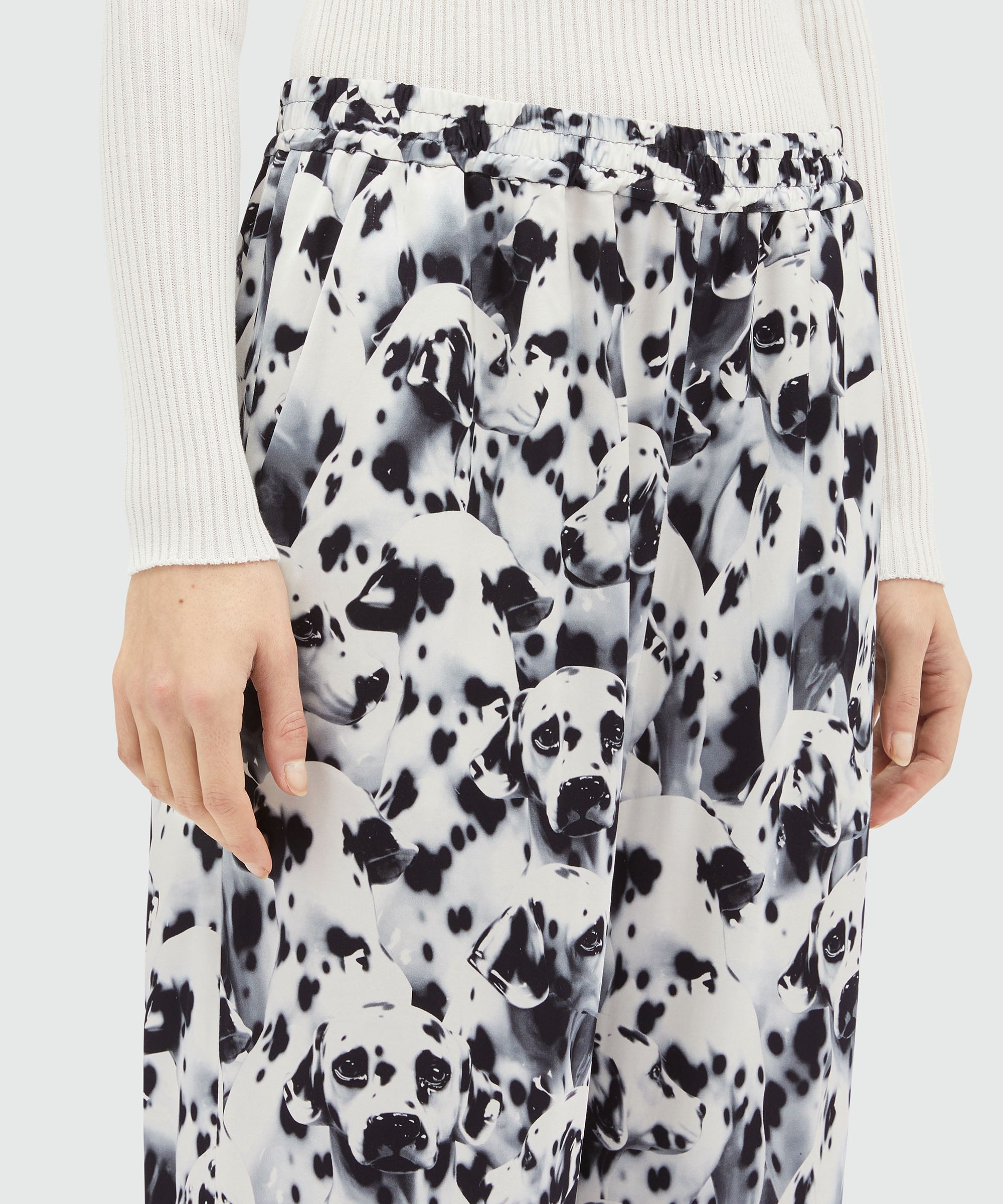 Straight pants with "Ceramic Dalmatian" motif - 5