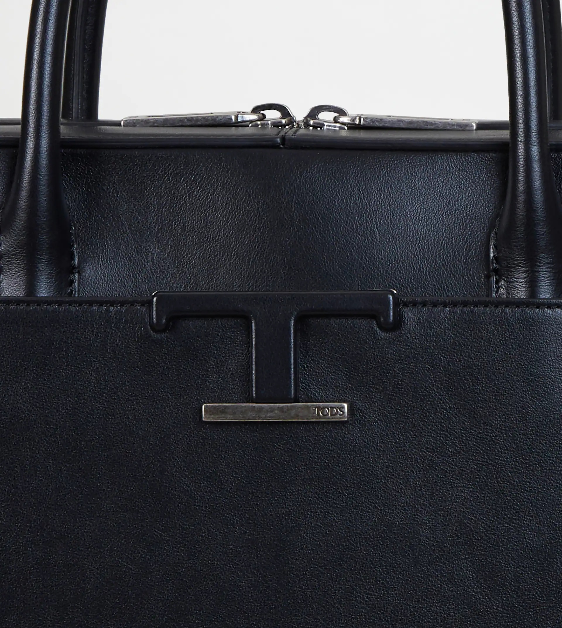 TIMELESS BRIEFCASE IN LEATHER MEDIUM - BLACK - 7