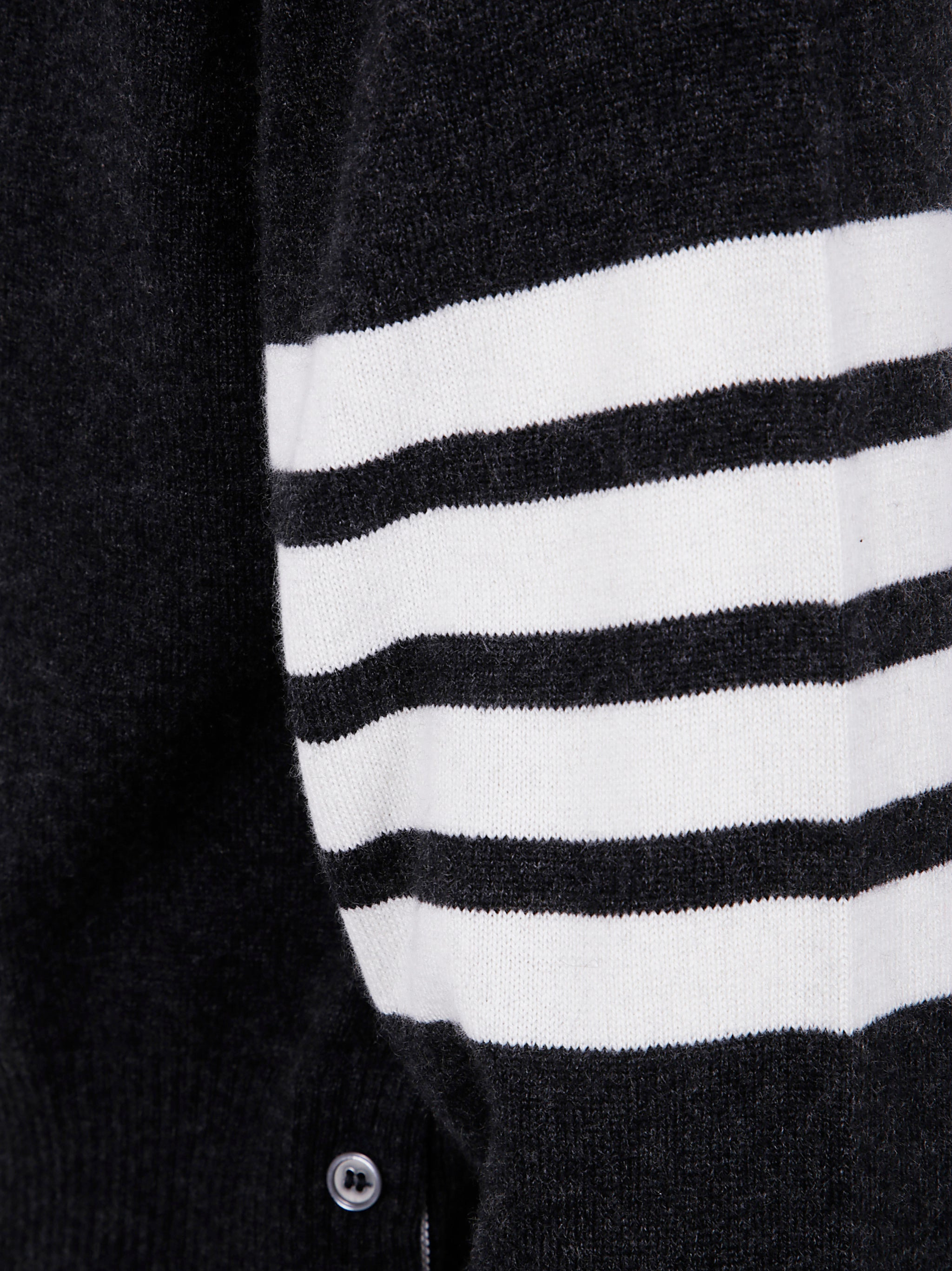 Thom Browne Men Classic Crewneck Short Pullover With White 4 Bar Stripe In Cashmere - 3