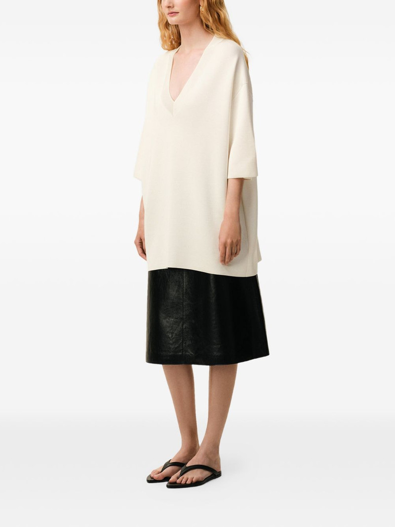 short-sleeved V-neck sweater 3