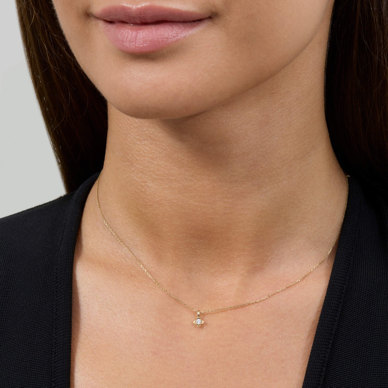 STONE AND STRAND Mini Diamond Clover Choker Necklace outlook