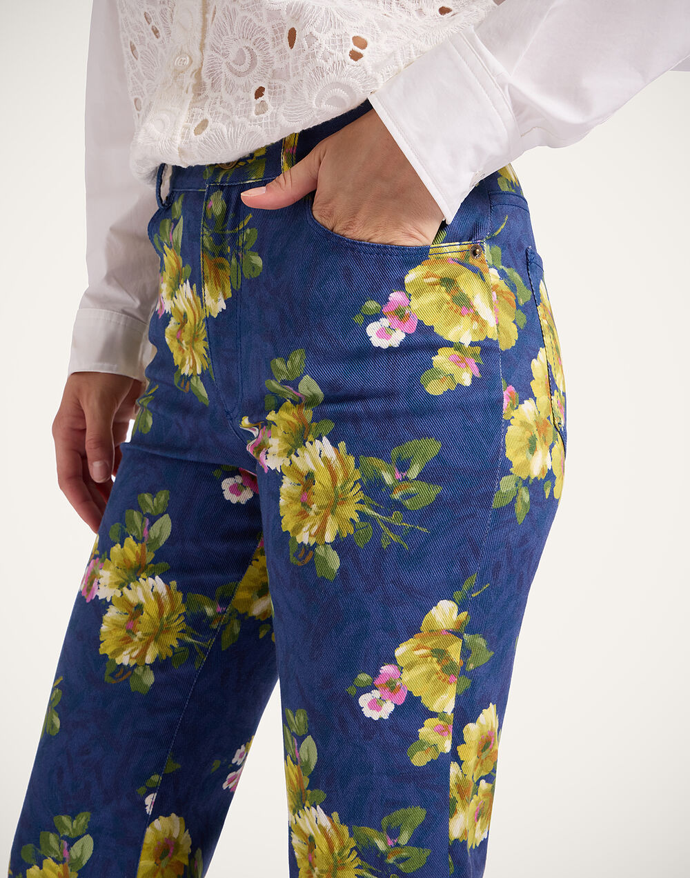 The Cropped Flare Jean - 6