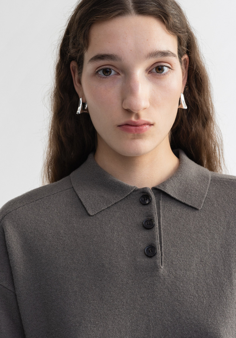 AERON REGINA
Pure merino wool polo sweater outlook