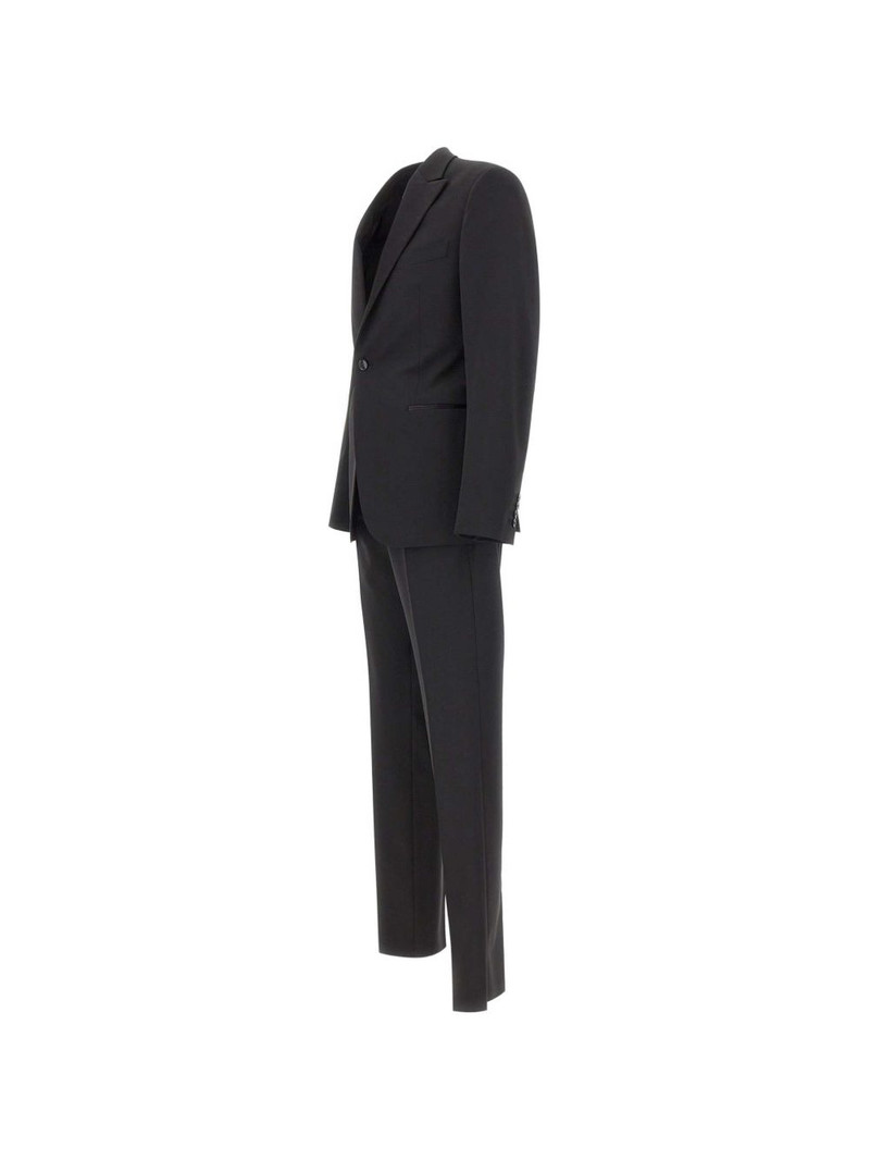 peak-lapels single-breasted suit 7