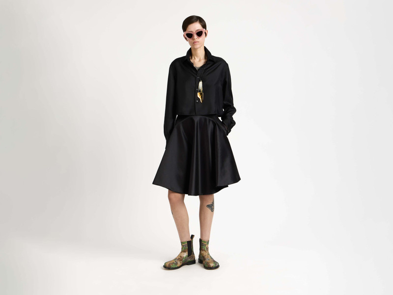 JW Anderson WOMENS CROPPED SILK TWILL SHIRT IN BLACK outlook
