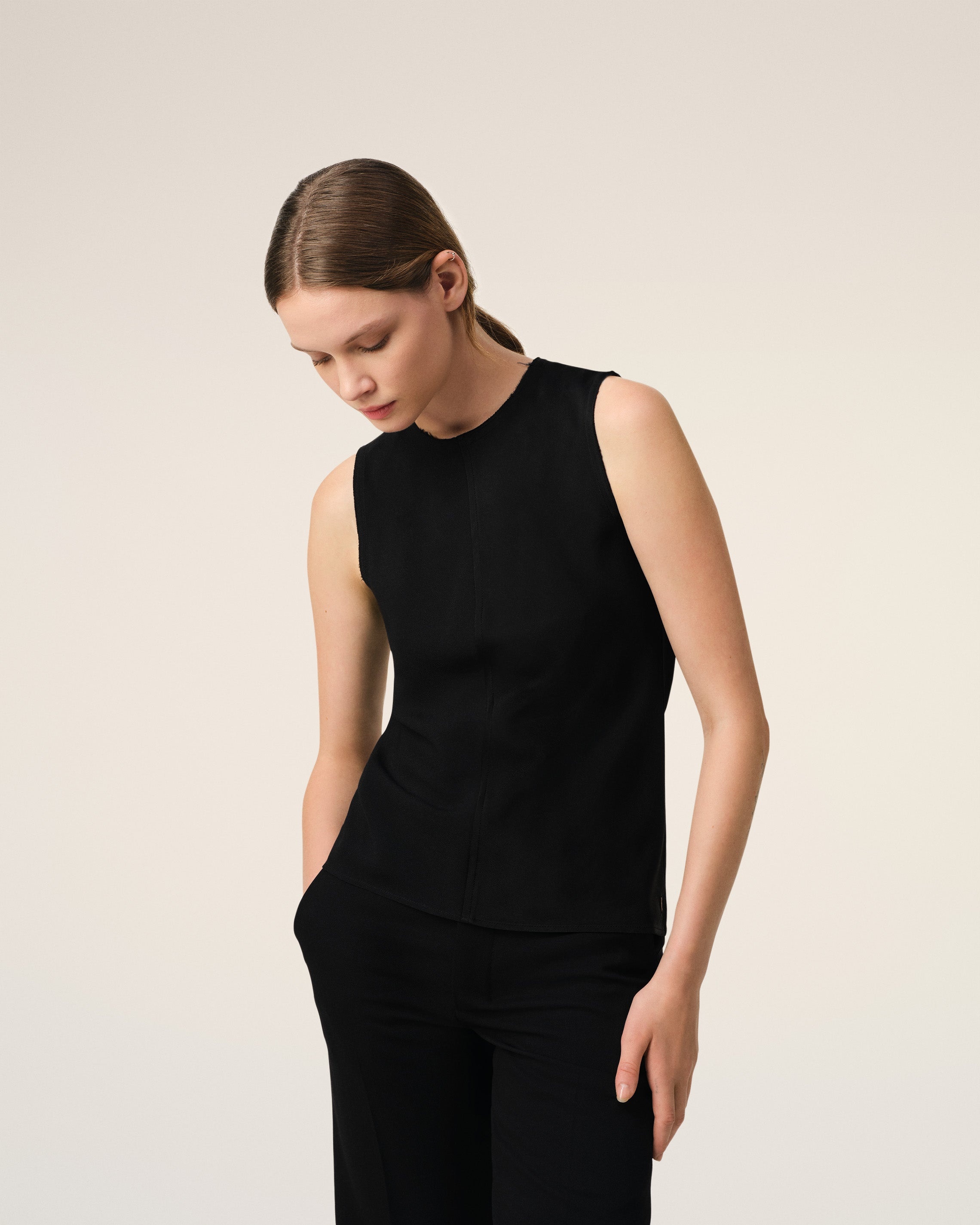 BLACK SLEEVELESS TOP - 3