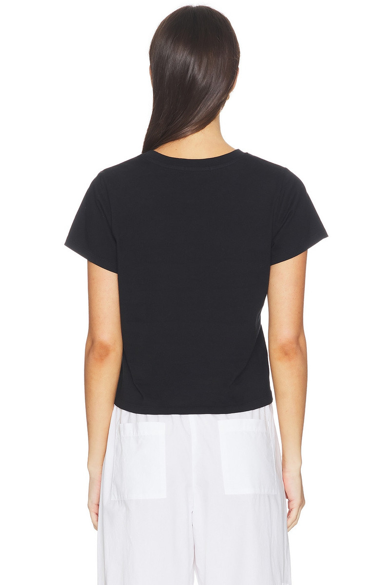 RENGGLI Crop Tee outlook