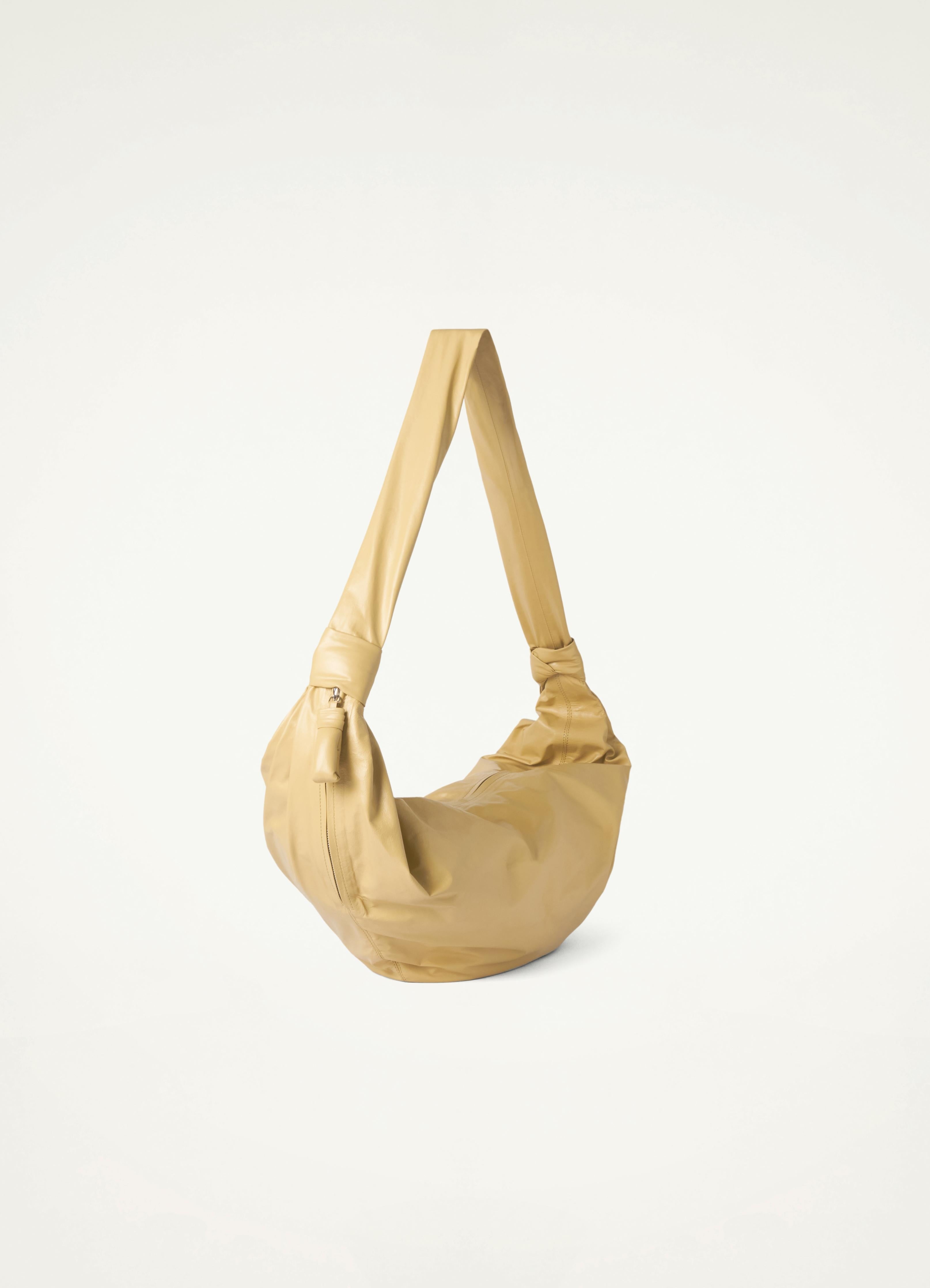 ◆LEMAIRE◆ ラージ Croissant バッグ コットン LEMAIRE | Large Croissant Coated Cotton Crossbody Bag
