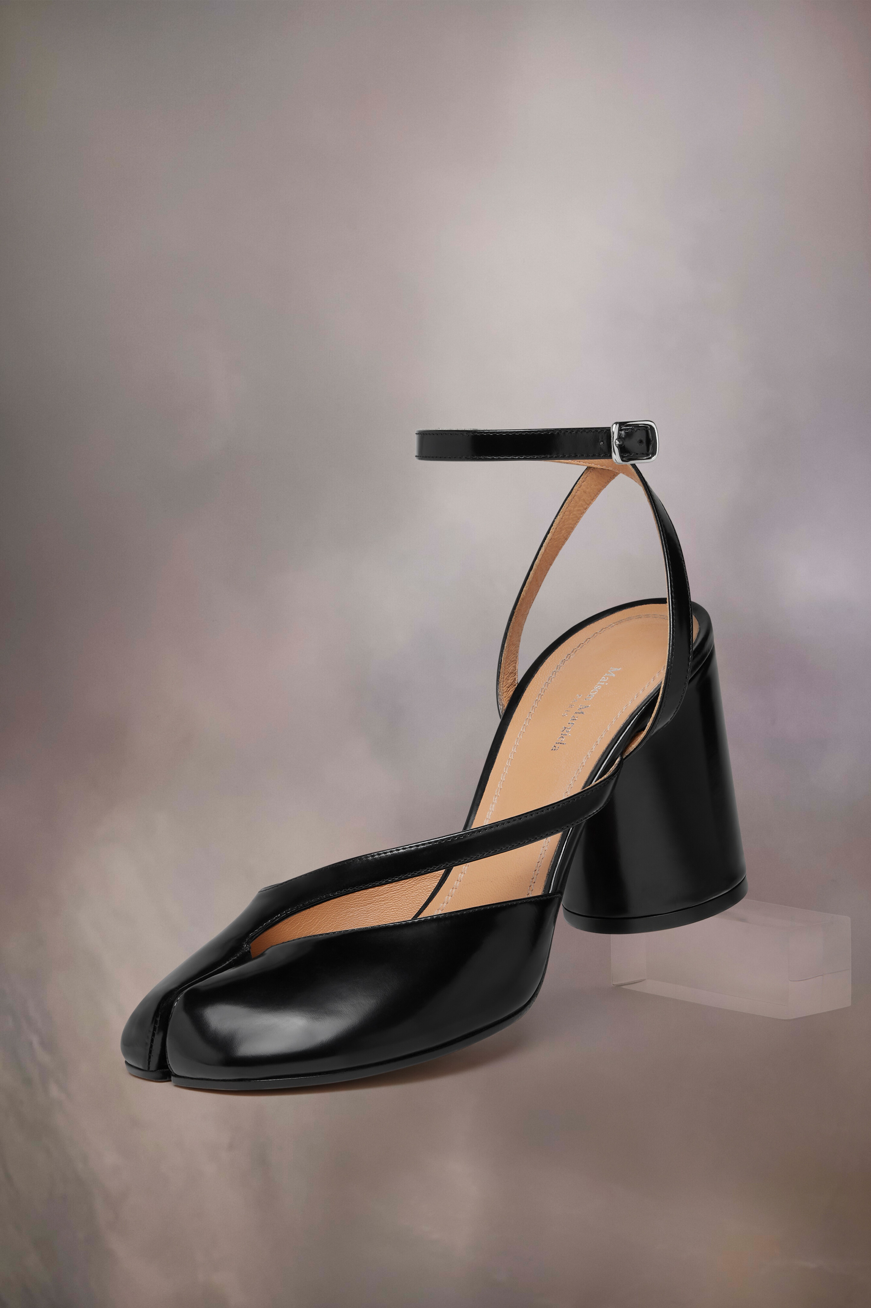 【送料&関税込】Maison Margiela tabi Pumps Sandals Maison Margiela Tabi Pump Sandals in Black | WE ARE ICONIC