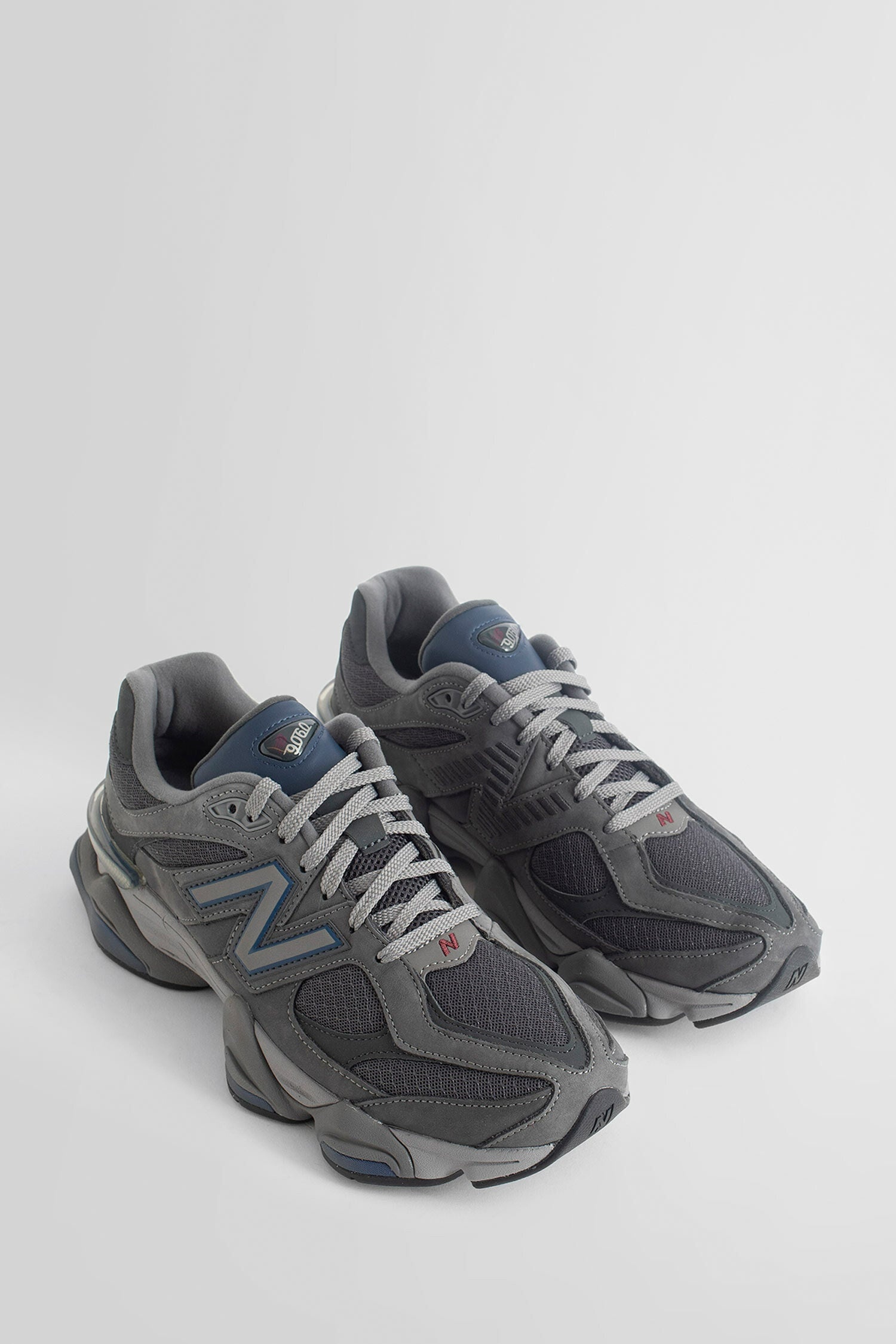 NEW BALANCE UNISEX GREY SNEAKERS - 6