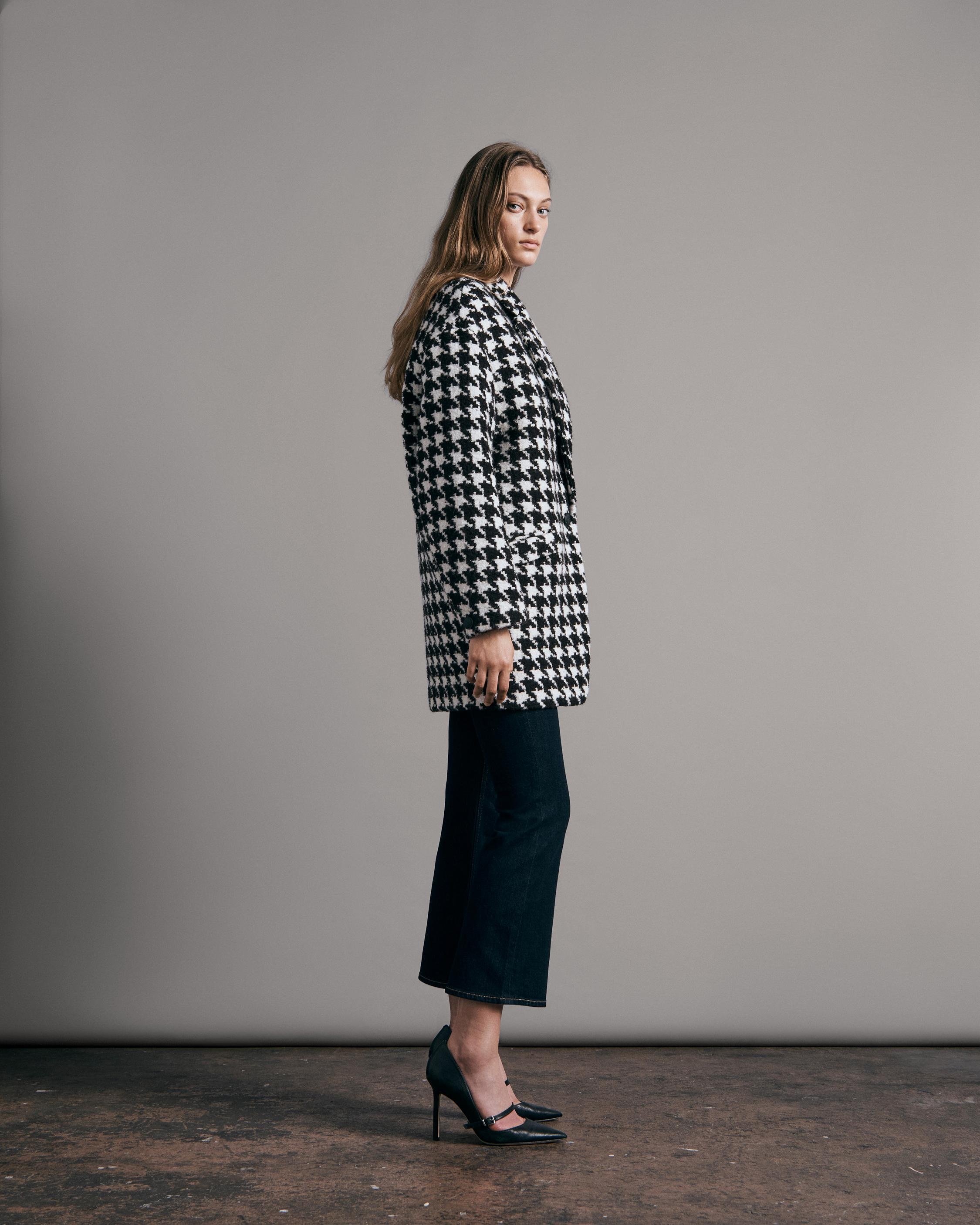 Danny Wool Houndstooth Jacket
Classic Fit Jacket - 3