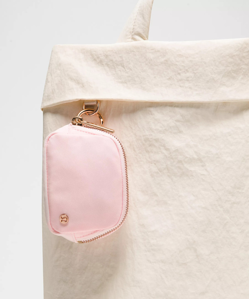 lululemon Everywhere Belt Bag Nano outlook