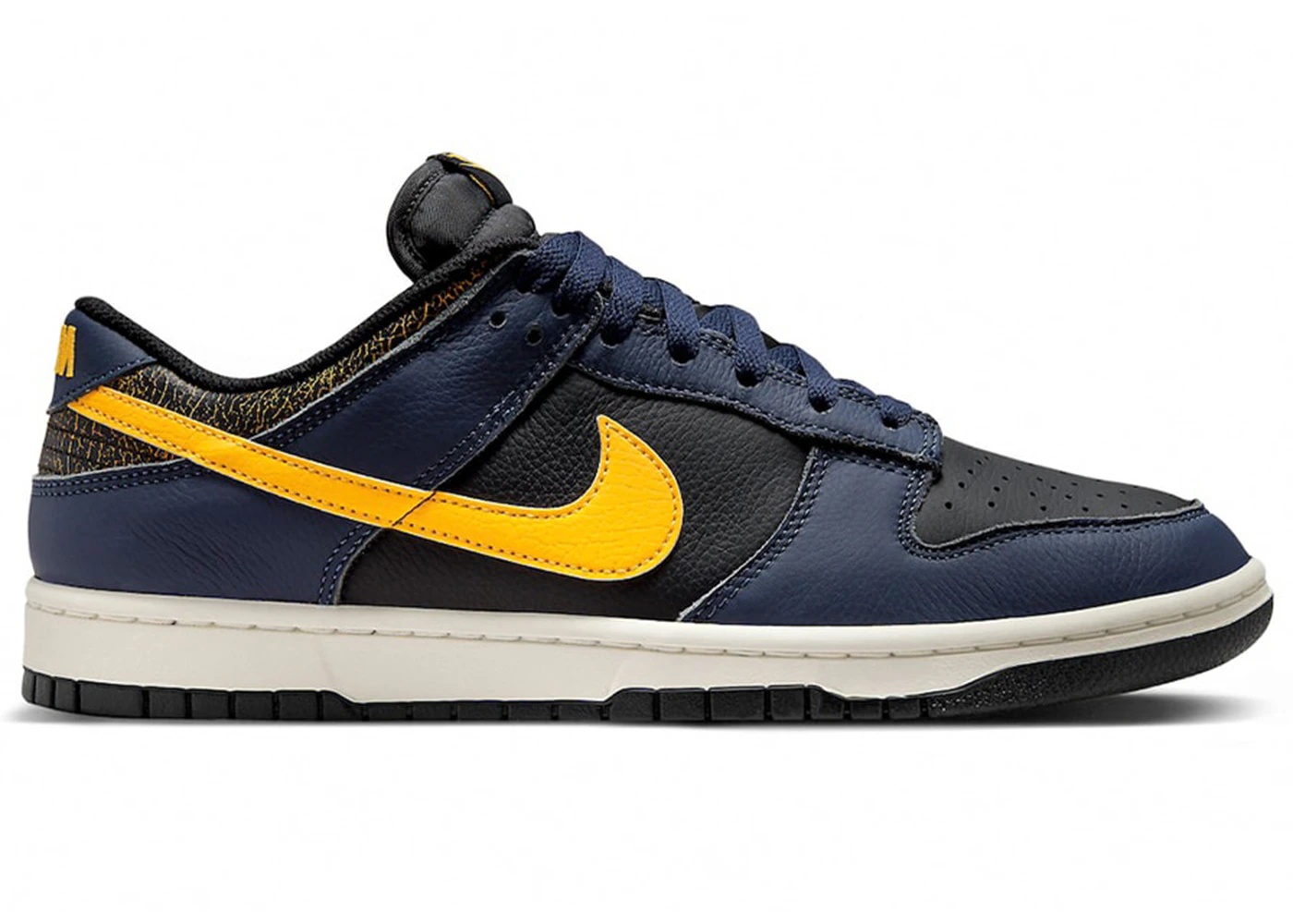Nike Dunk Low Vintage Michigan - 1