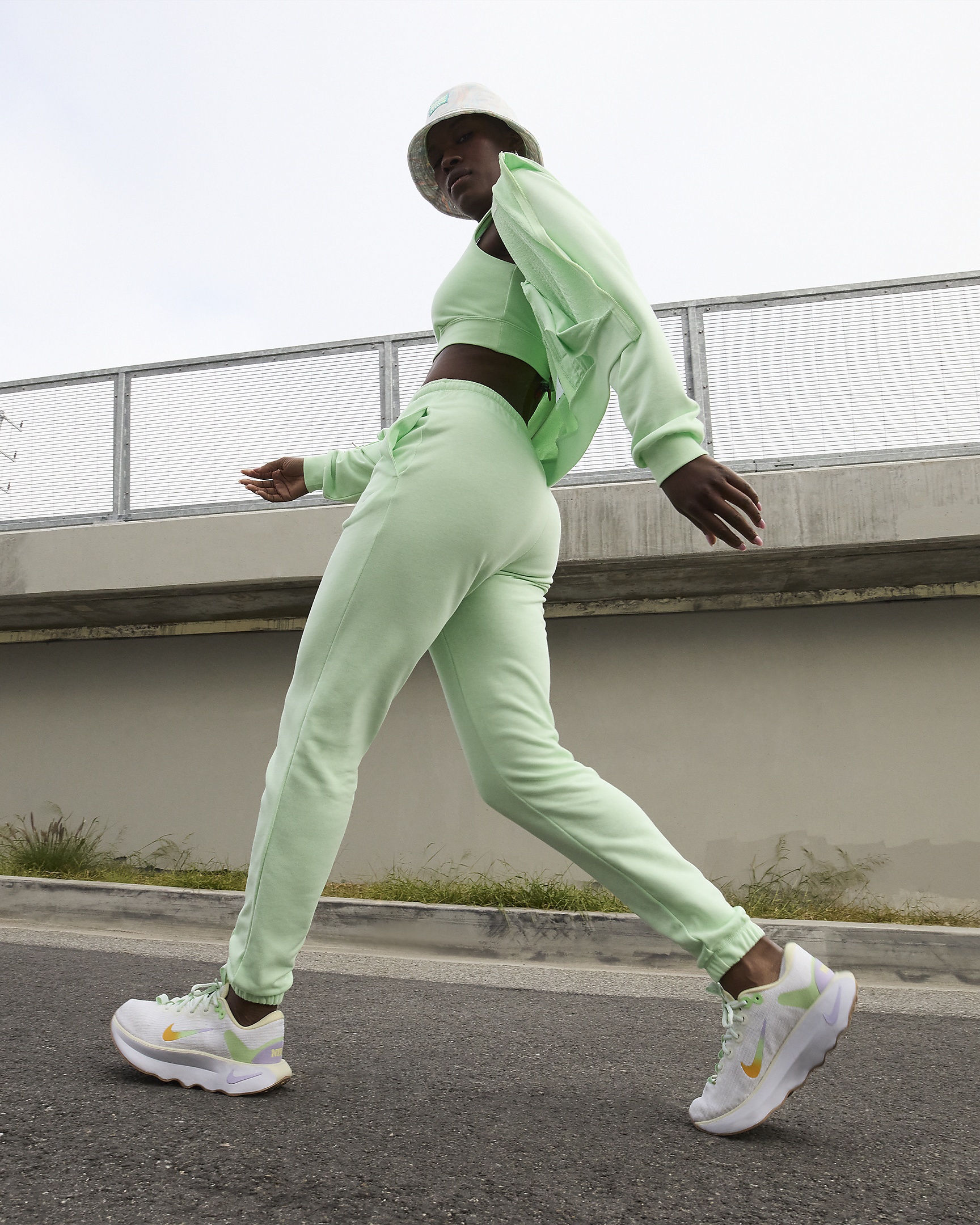 Nike Women's Motiva Walking Shoes - 10