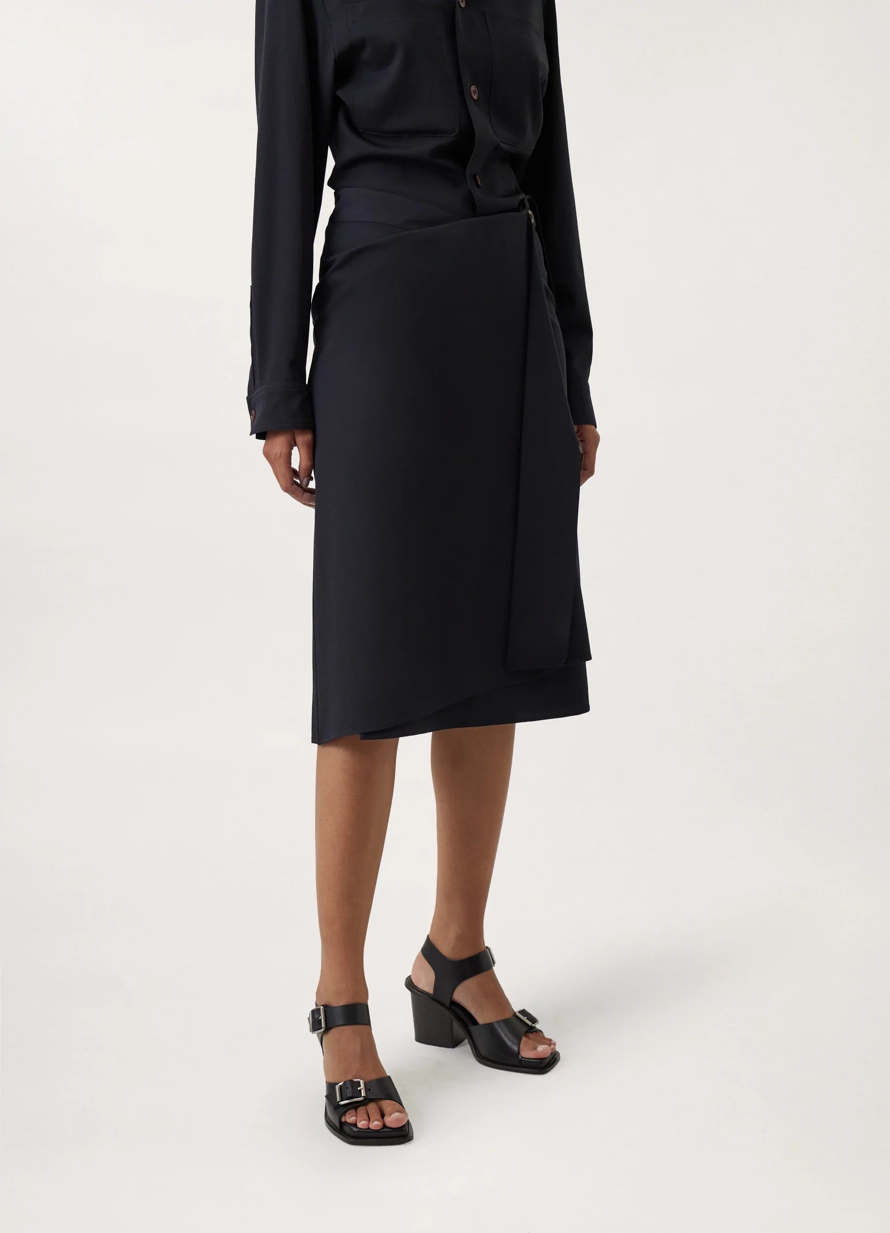 TWISTED WRAP OVER SKIRT
LIGHT WOOL GABARDINE - 3